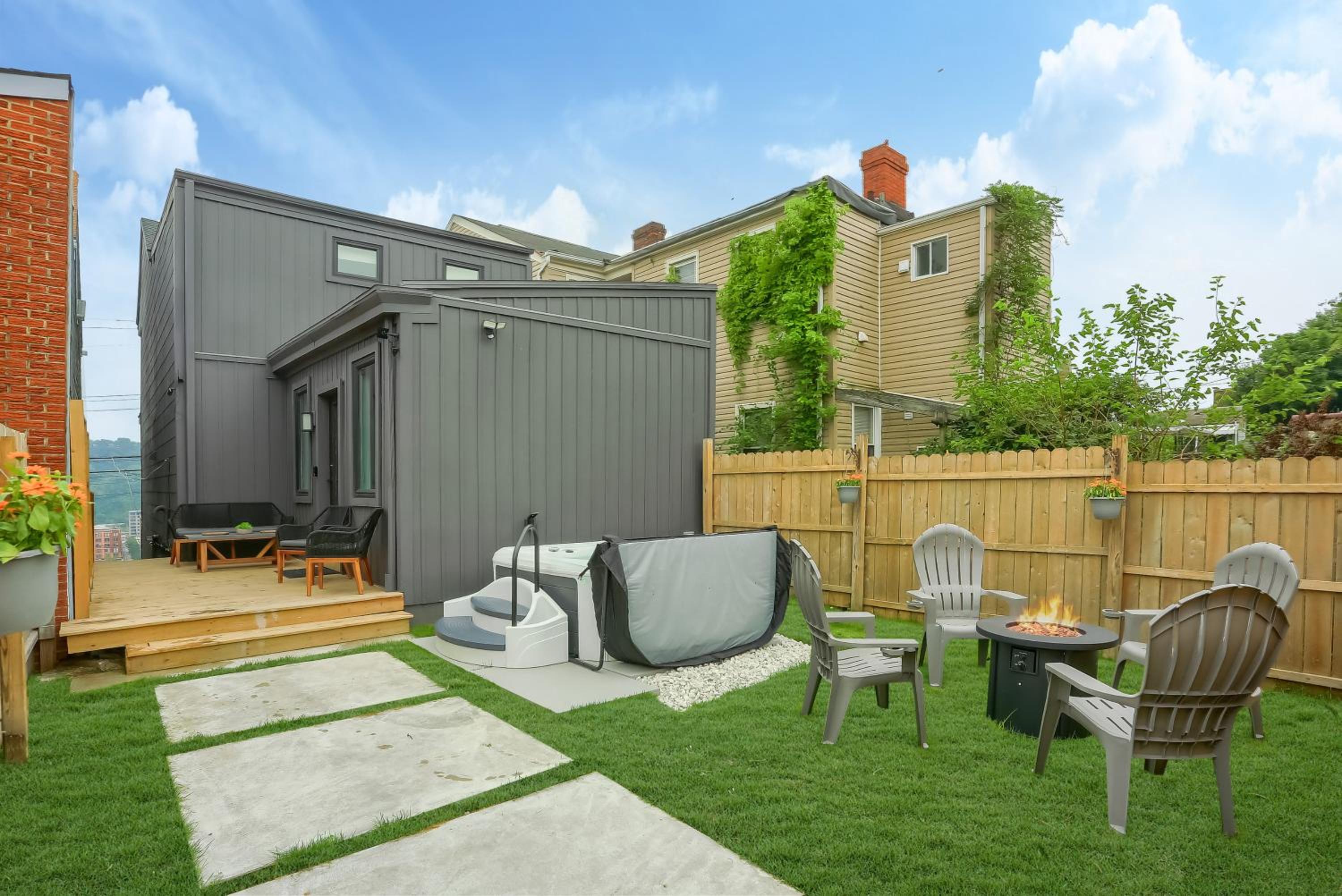 Urban Oasis Retreat With Luxury Design, Hot Tub, Fire Pit, Breathtaking Downtown & River Views view 3