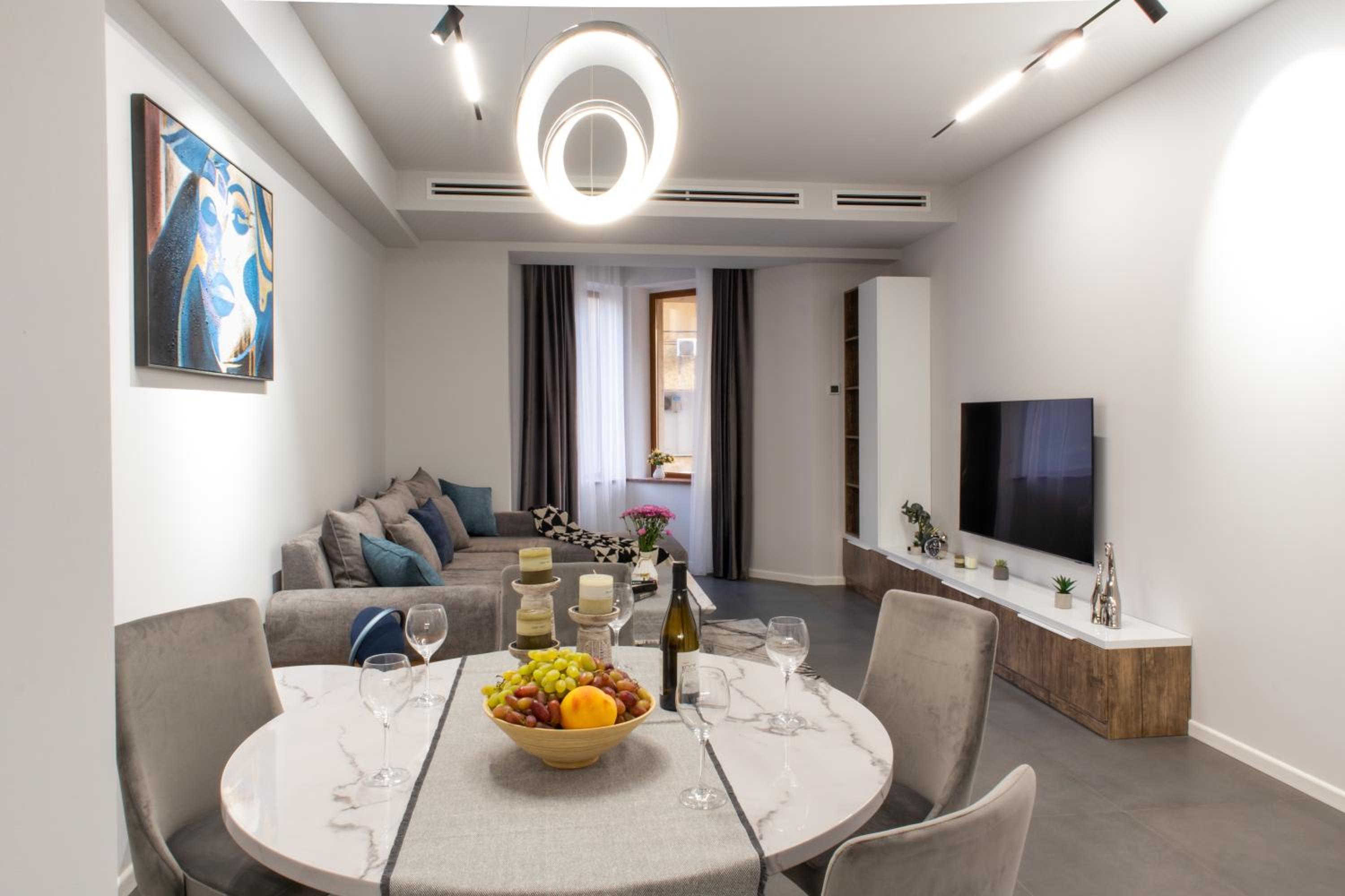 hotelise I Saryan Apartment