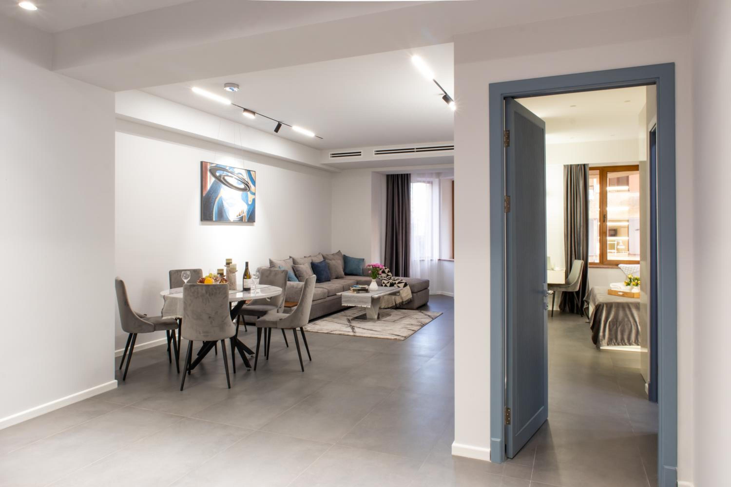 hotelise I Saryan Apartment