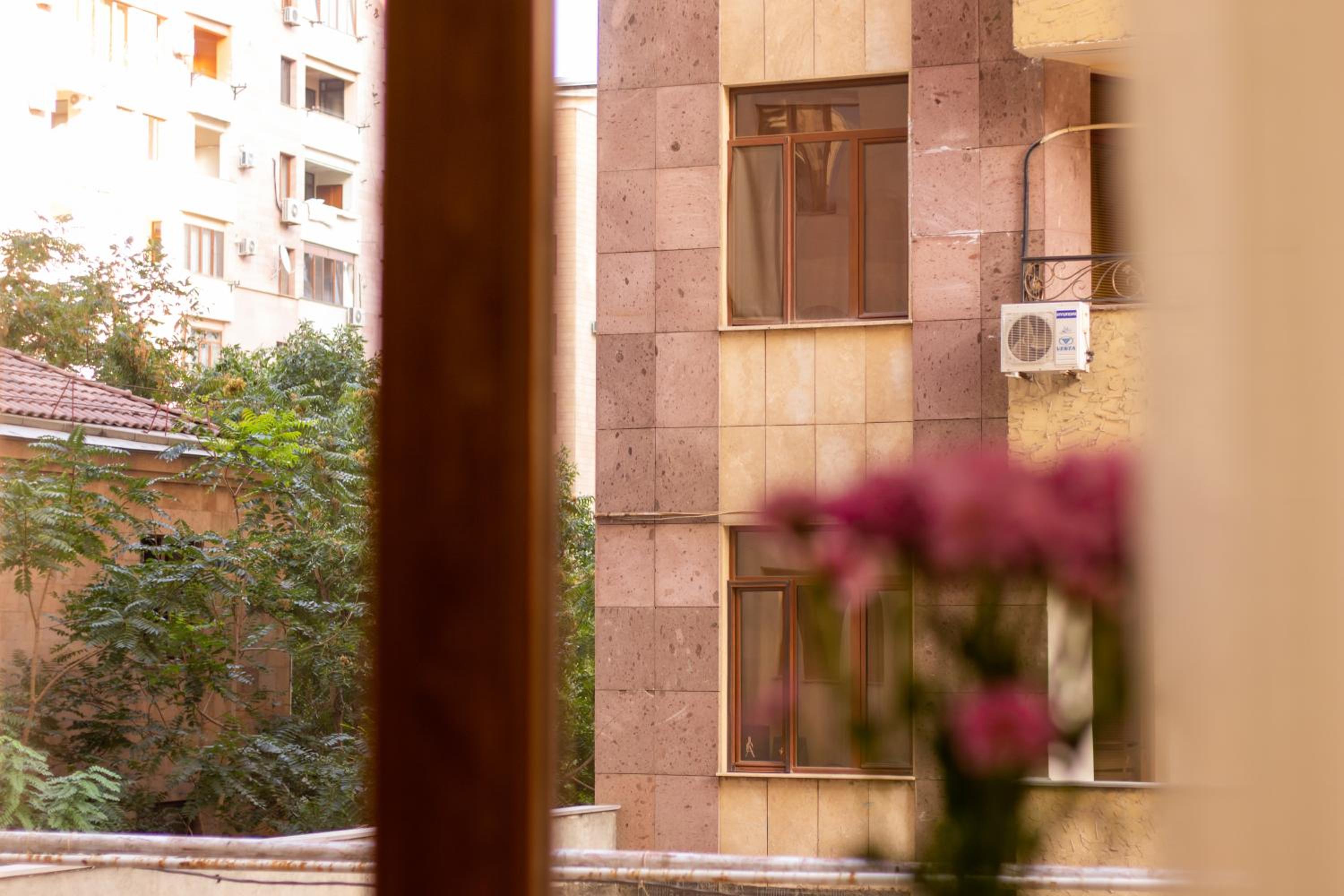 hotelise I Saryan Apartment