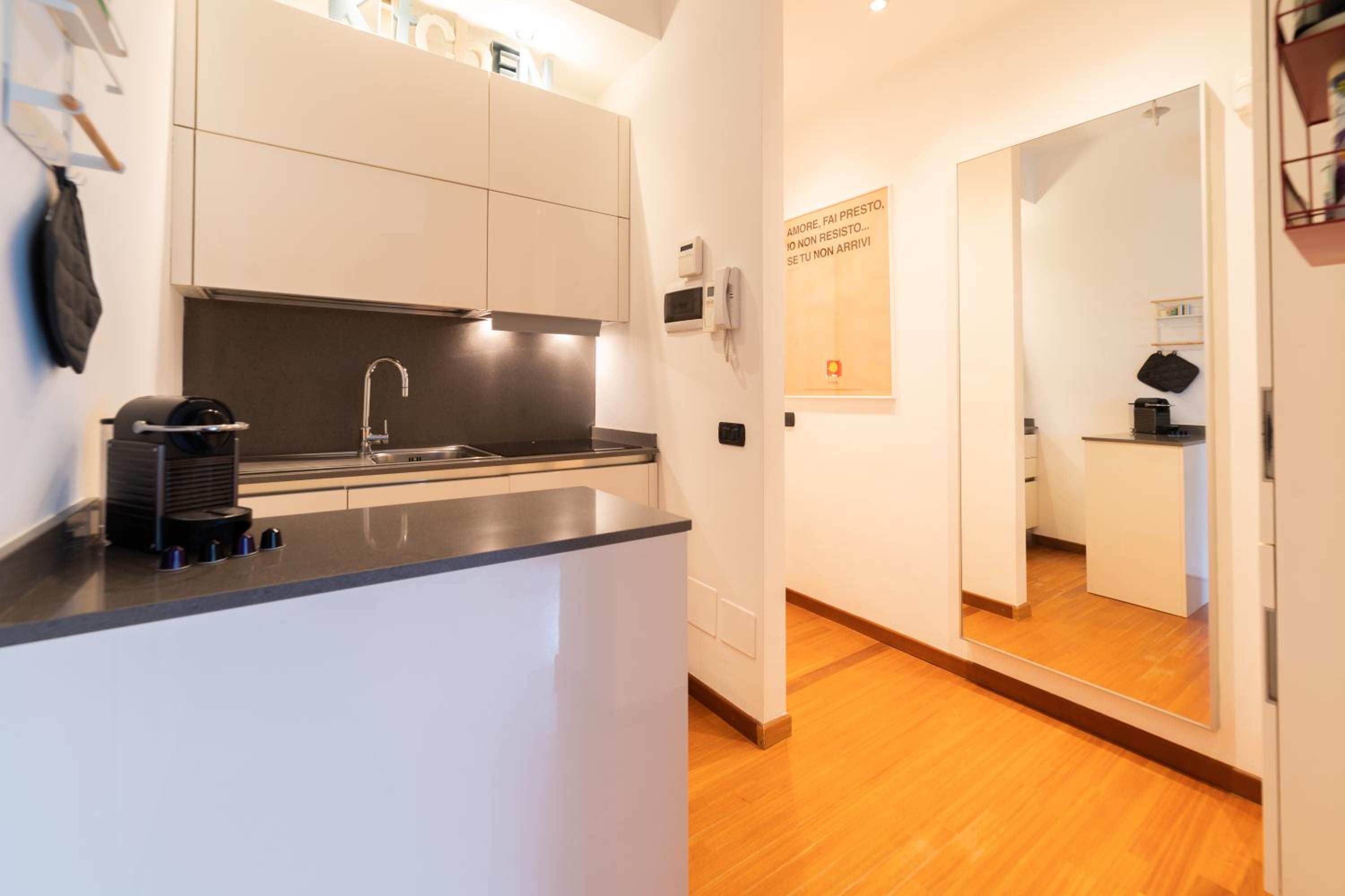 CityLife-Fiera New Apartment - WiFi & Netflix
