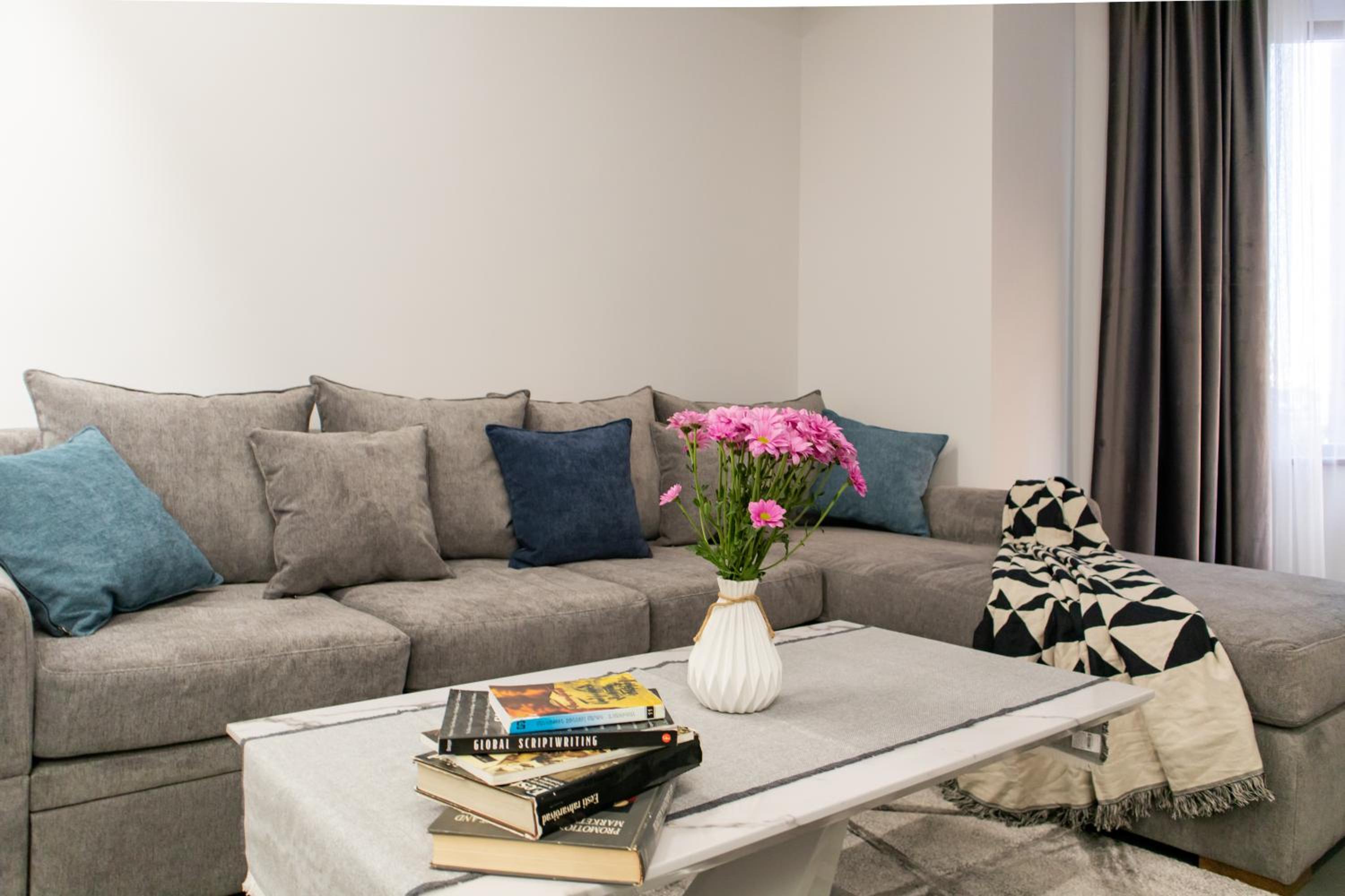 hotelise I Saryan Apartment