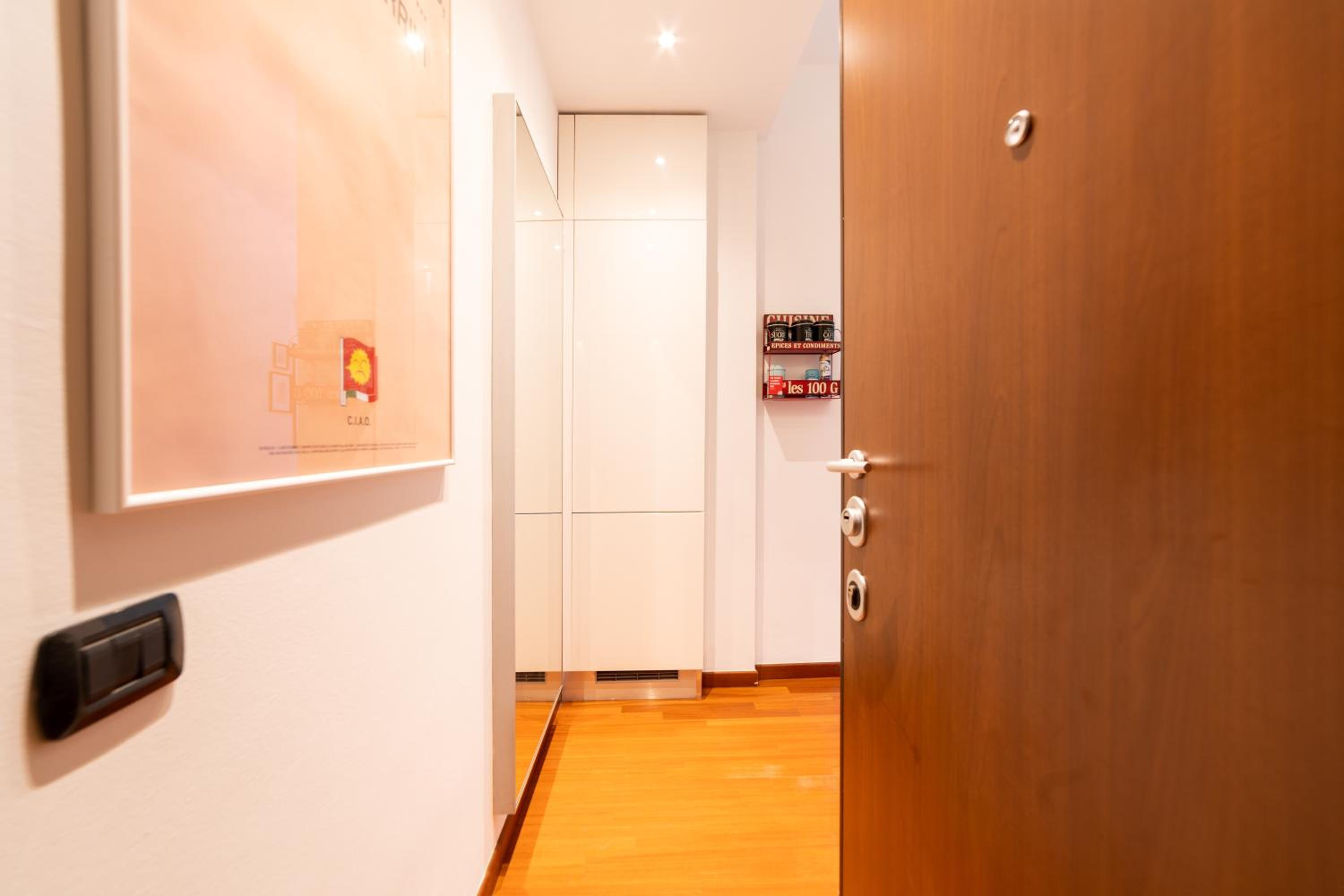 CityLife-Fiera New Apartment - WiFi & Netflix