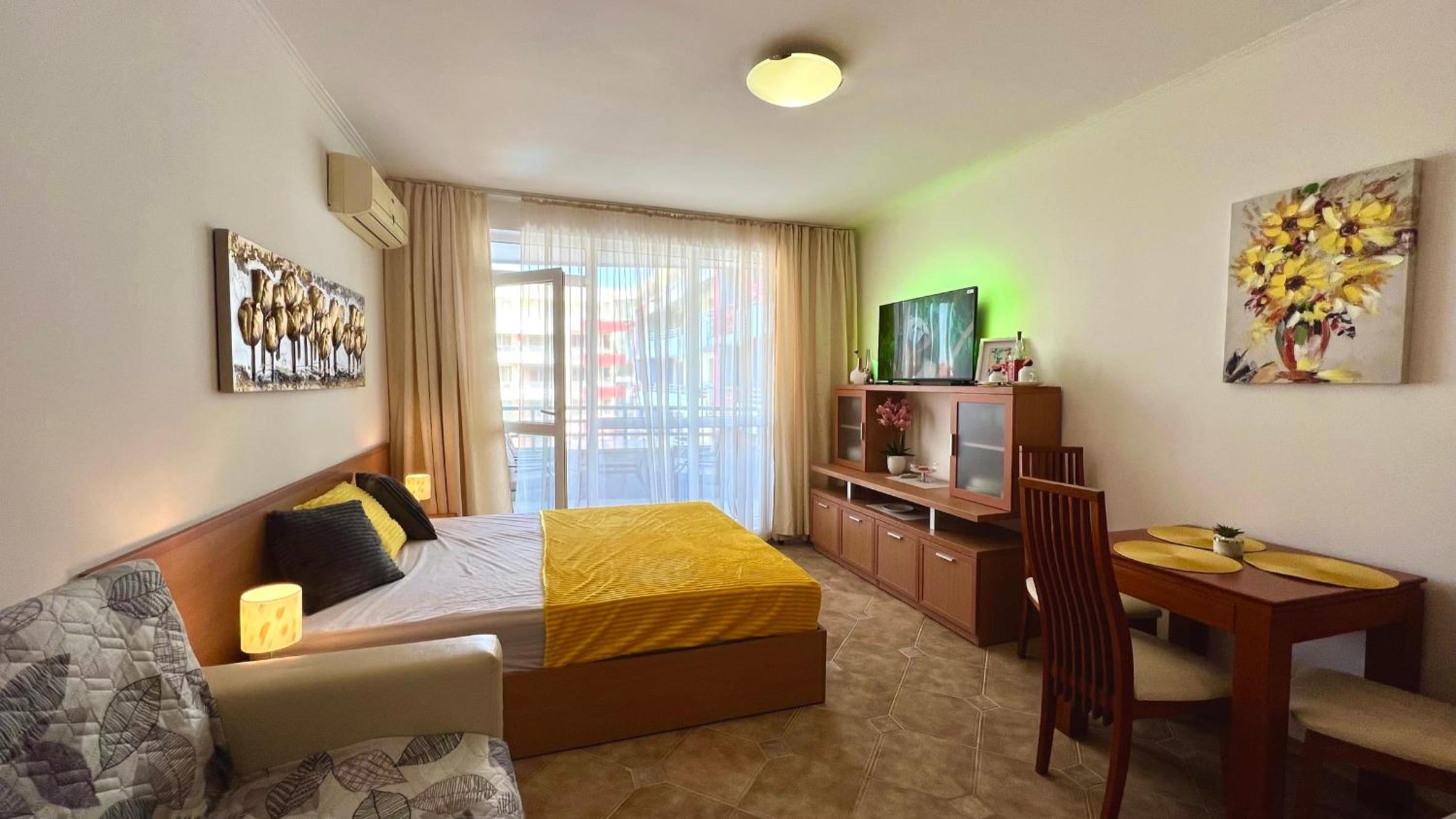 Bratanov Central Plaza apartments