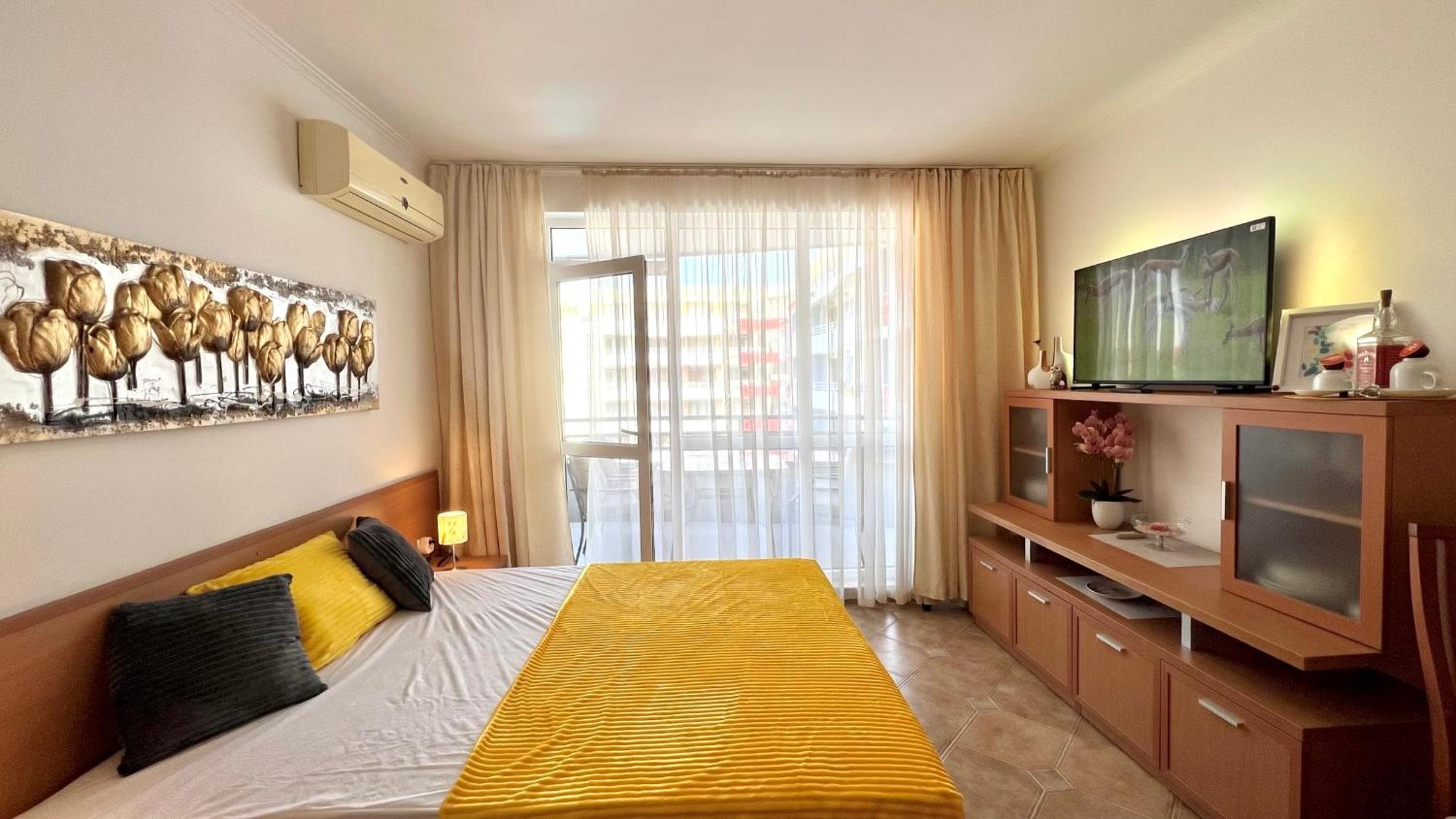 Bratanov Central Plaza apartments