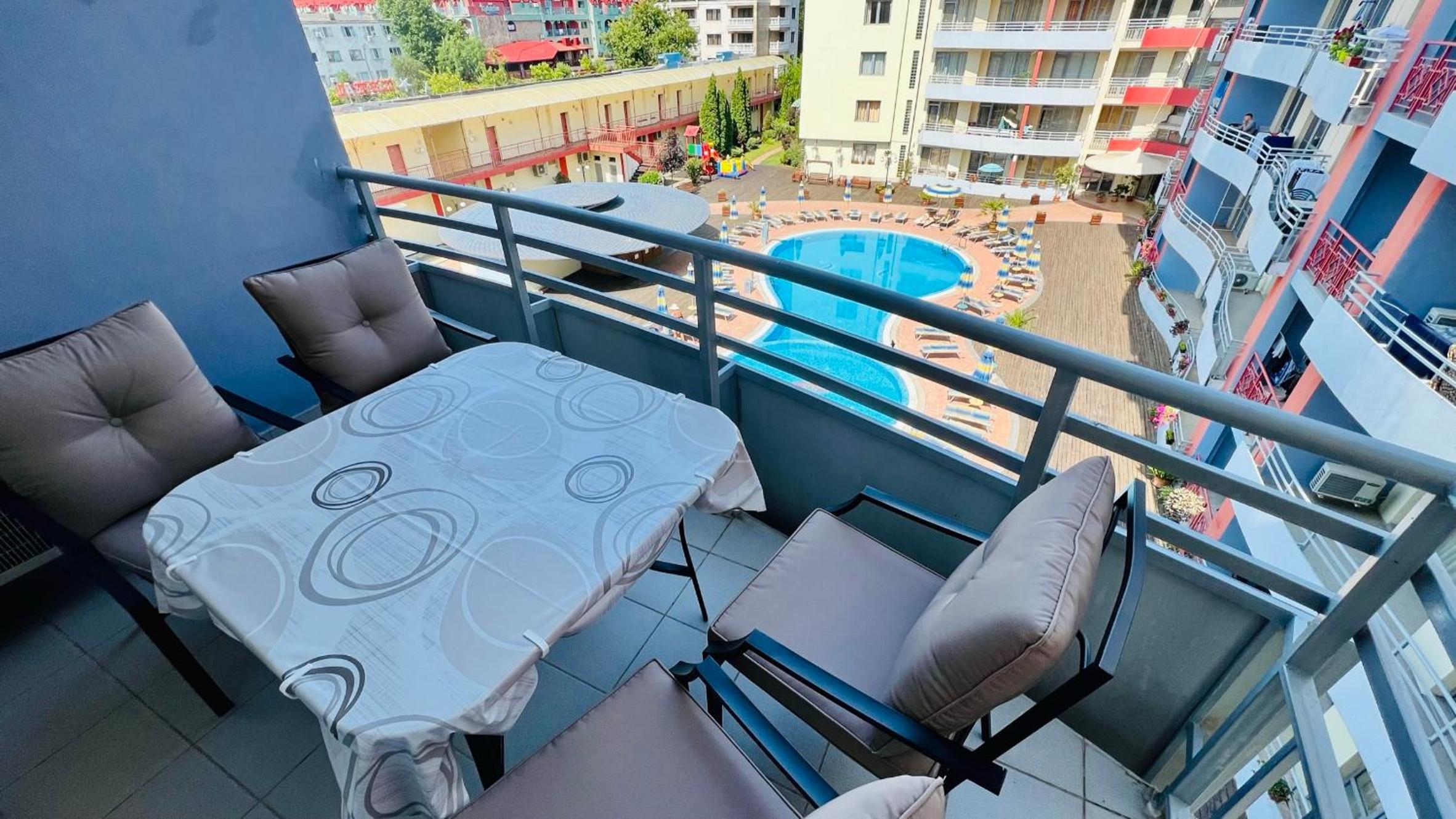 Bratanov Central Plaza apartments