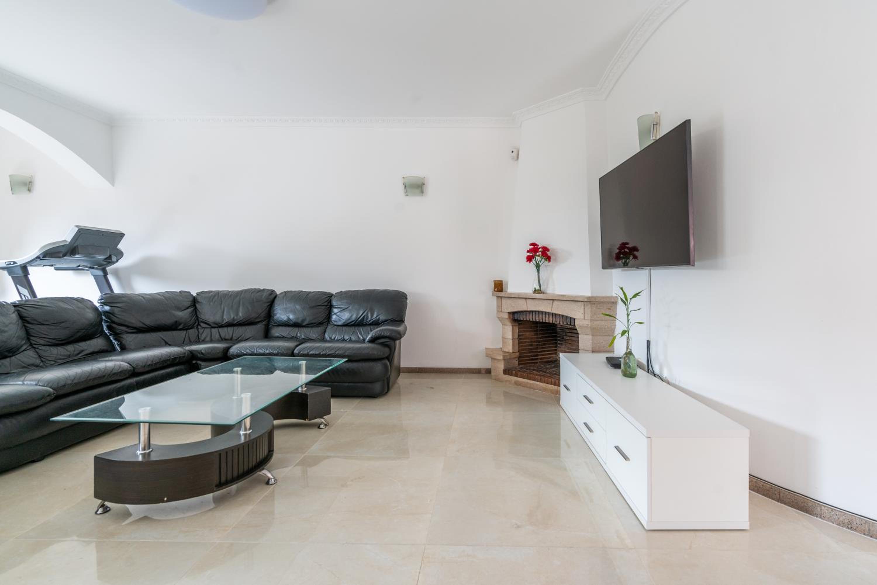 Sunshine Holiday House view 3