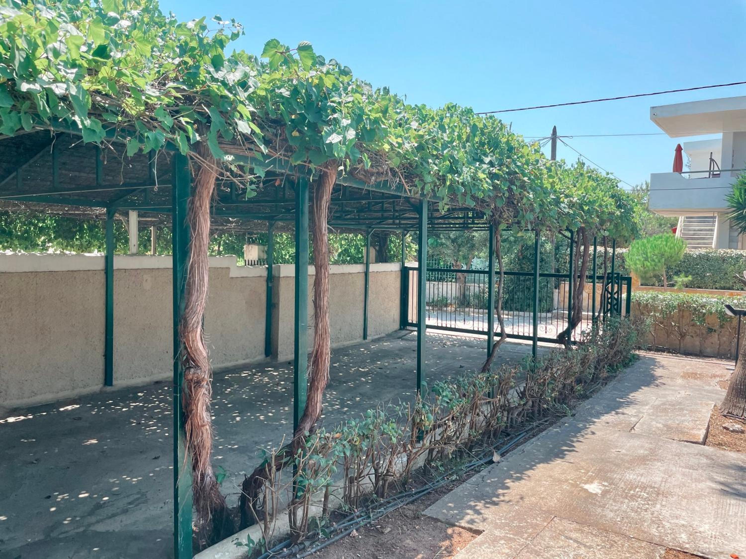 Almare House near Airport