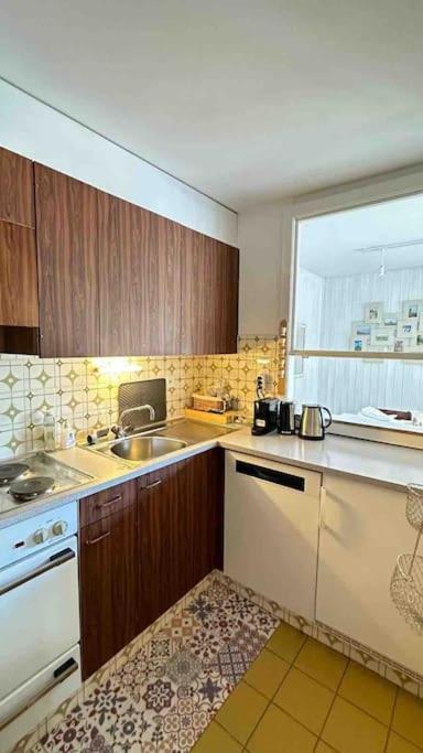 Sunny mountain view apartment in town by Jolidi view 5
