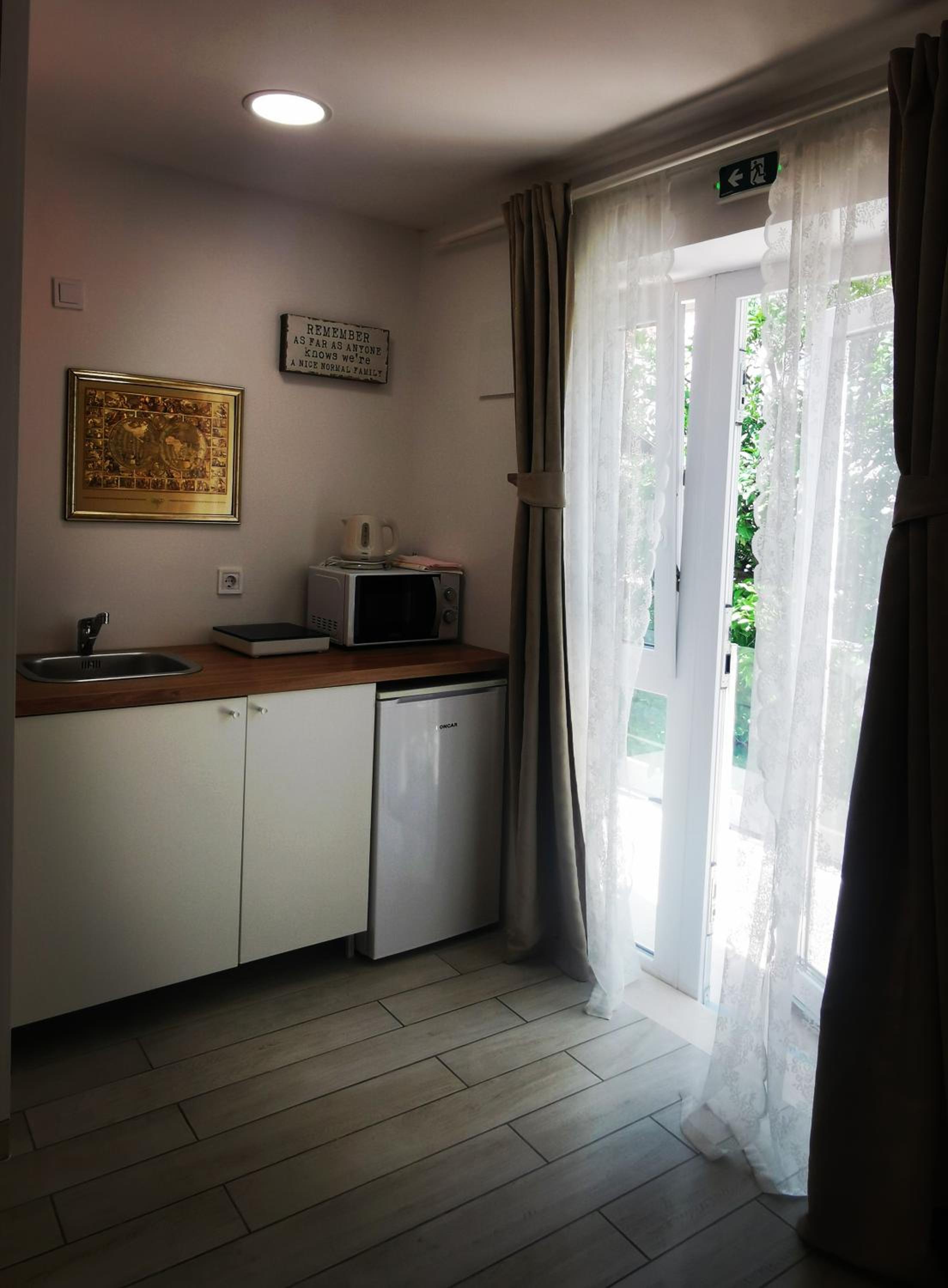 Zara Apartments