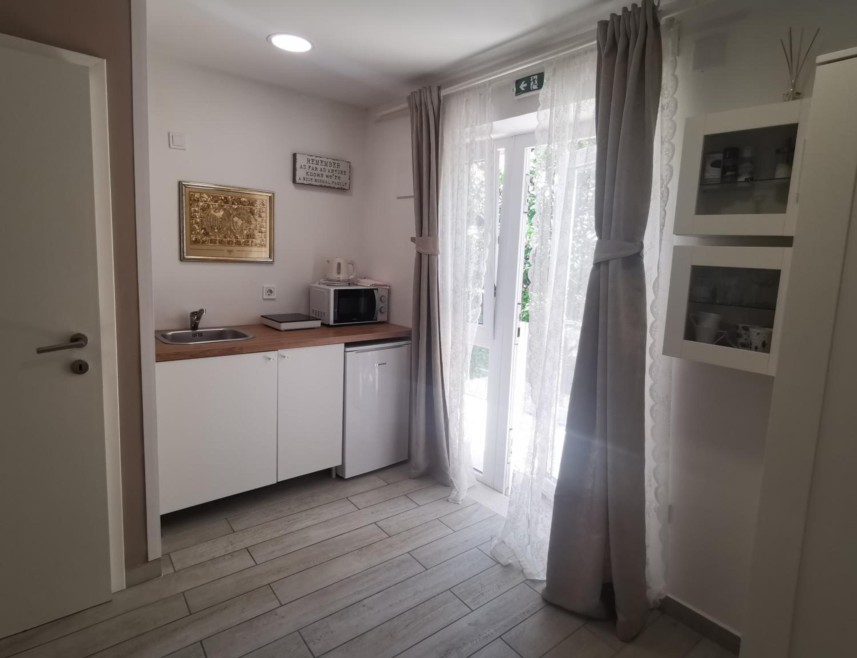 Zara Apartments