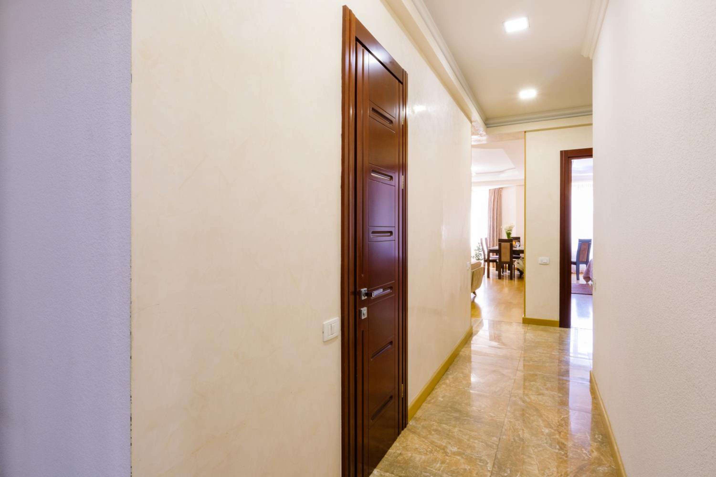 hotelise I The Paragon Apartment