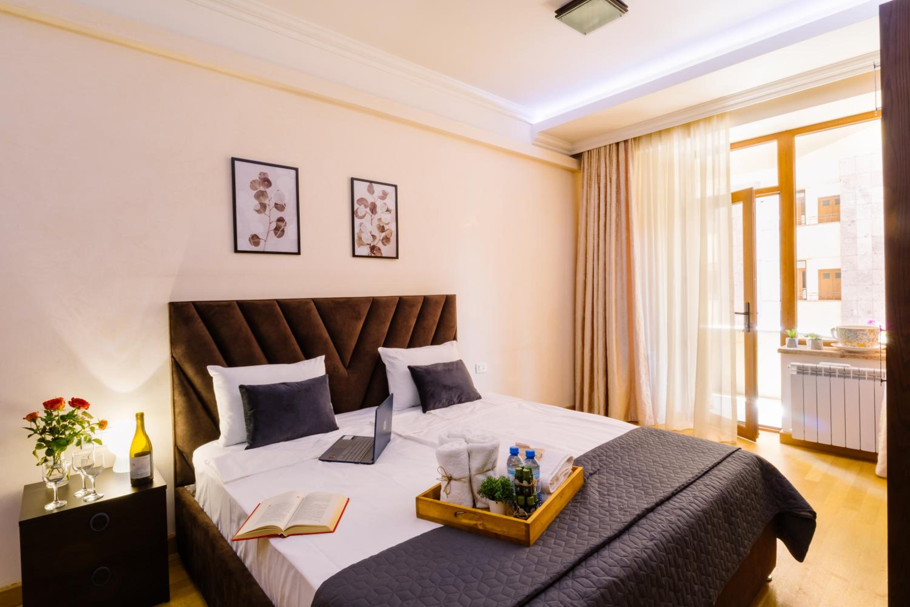 hotelise I The Paragon Apartment