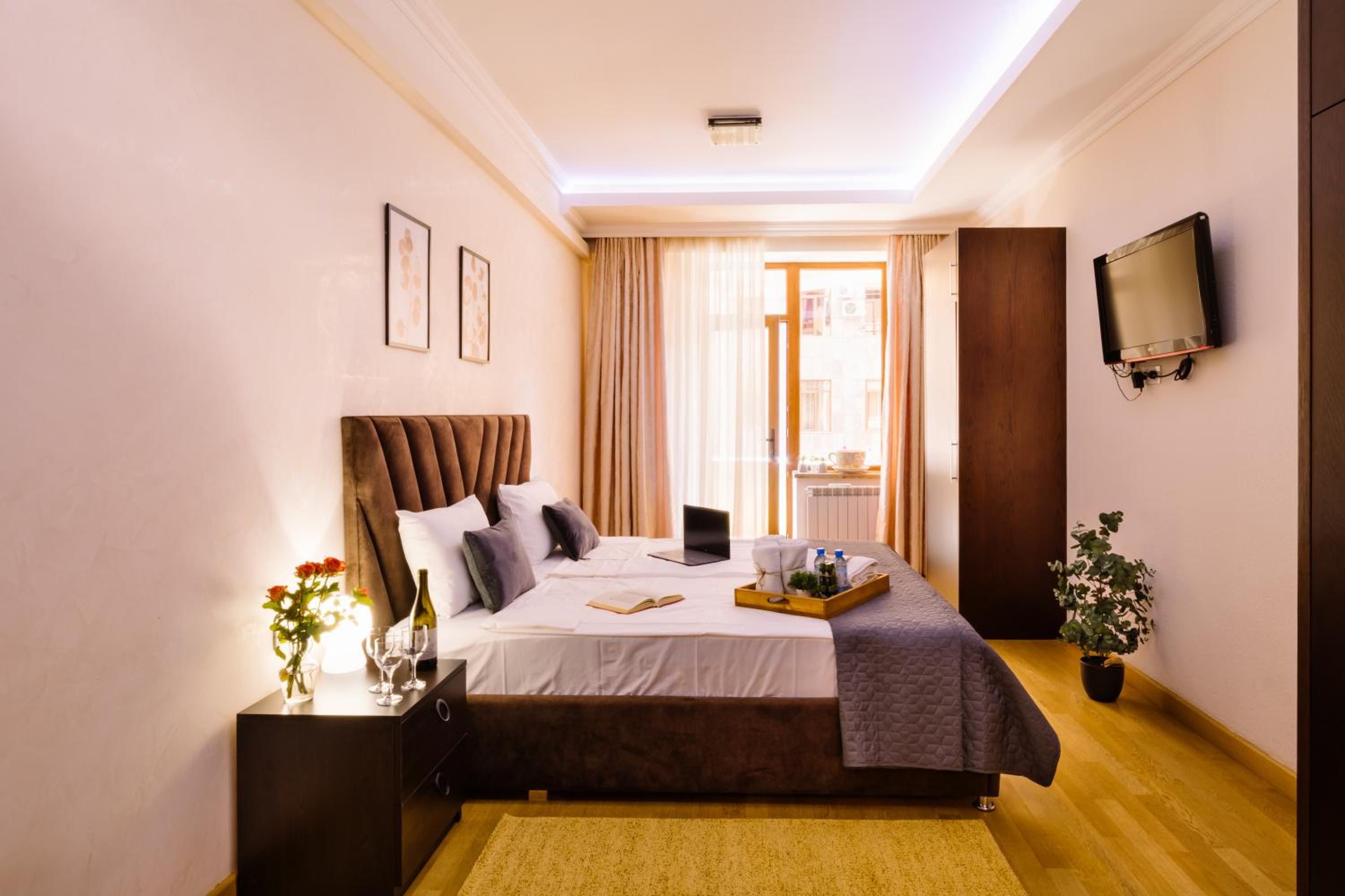 hotelise I The Paragon Apartment