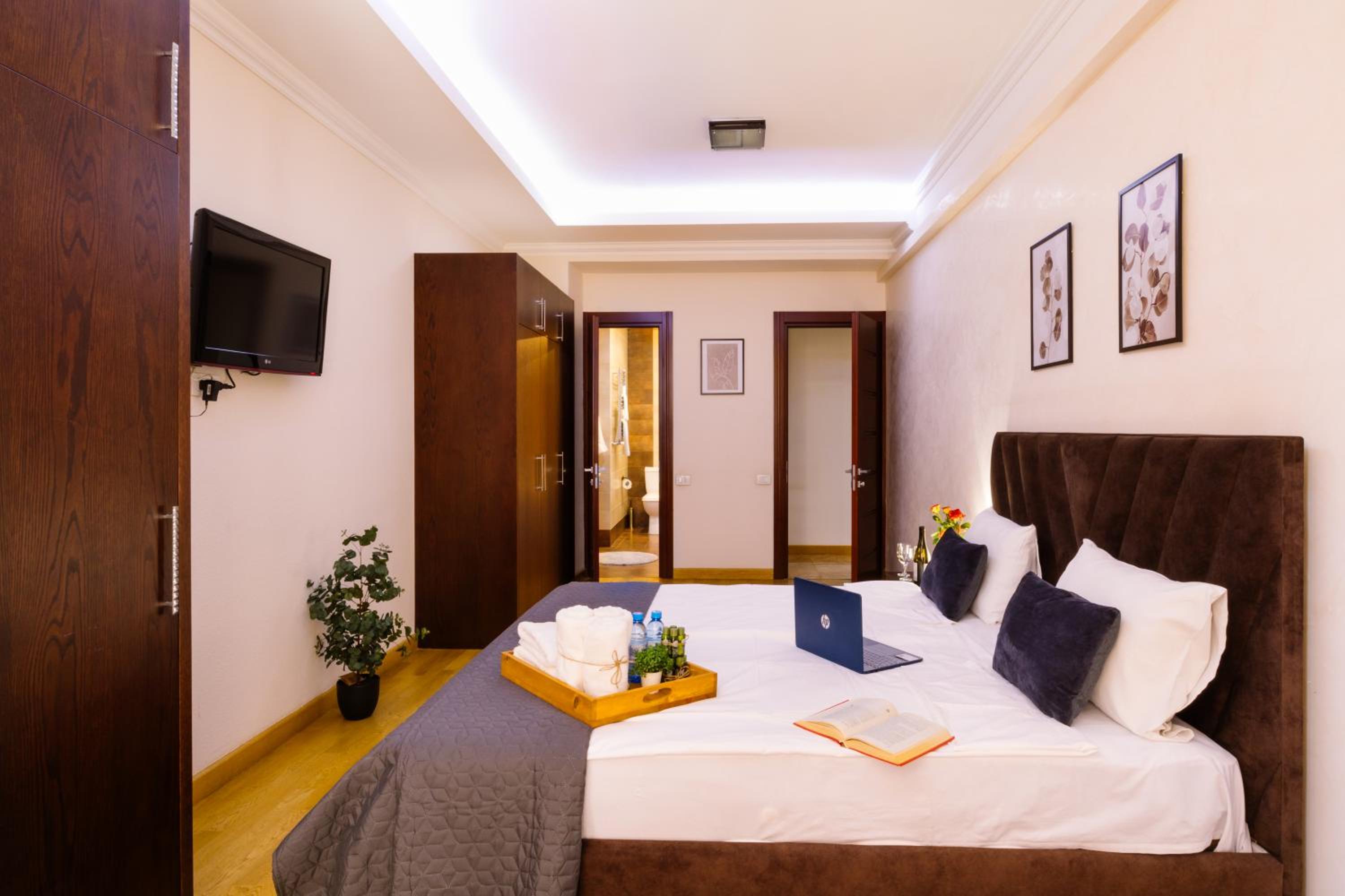 hotelise I The Paragon Apartment