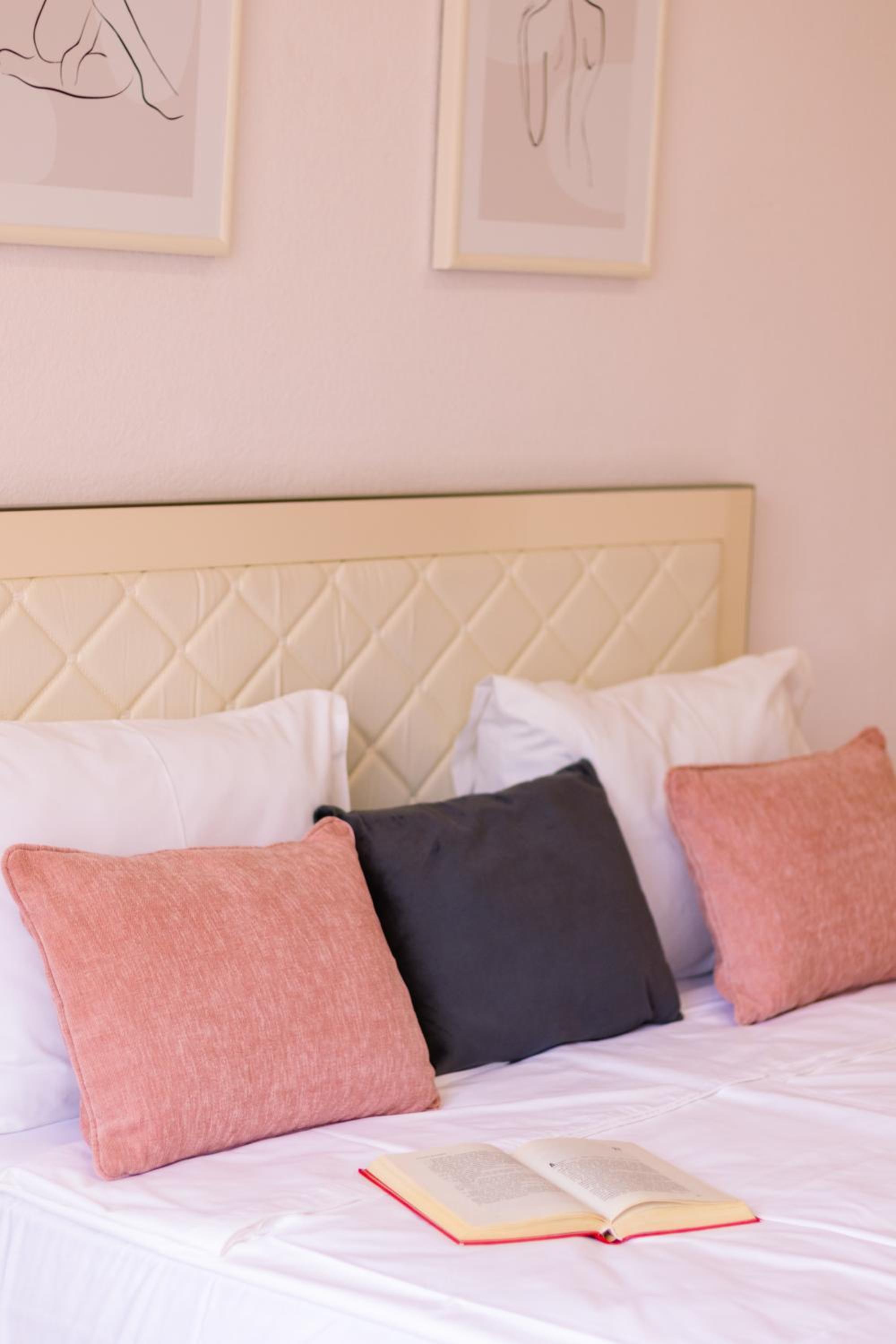hotelise I The Paragon Apartment