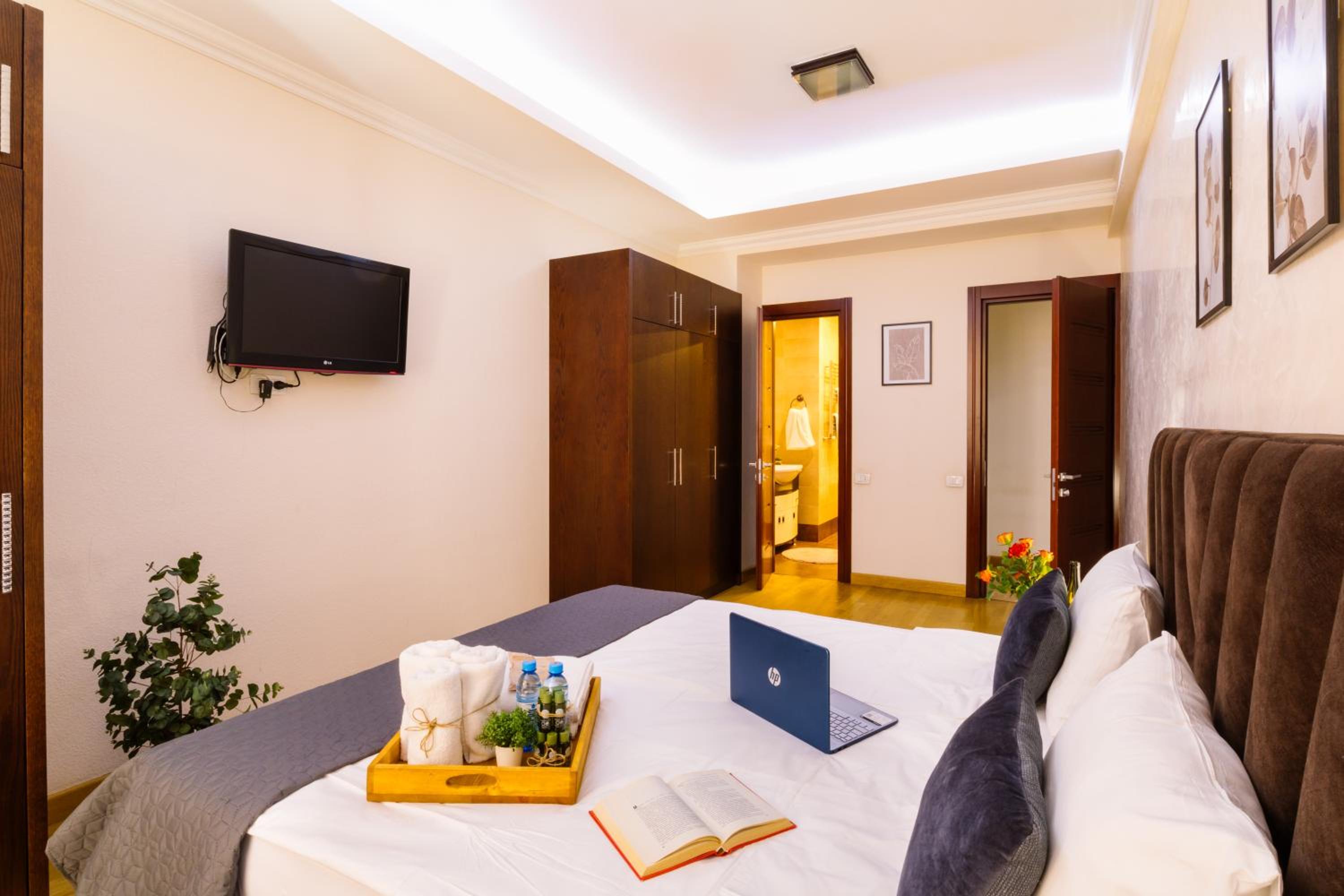 hotelise I The Paragon Apartment