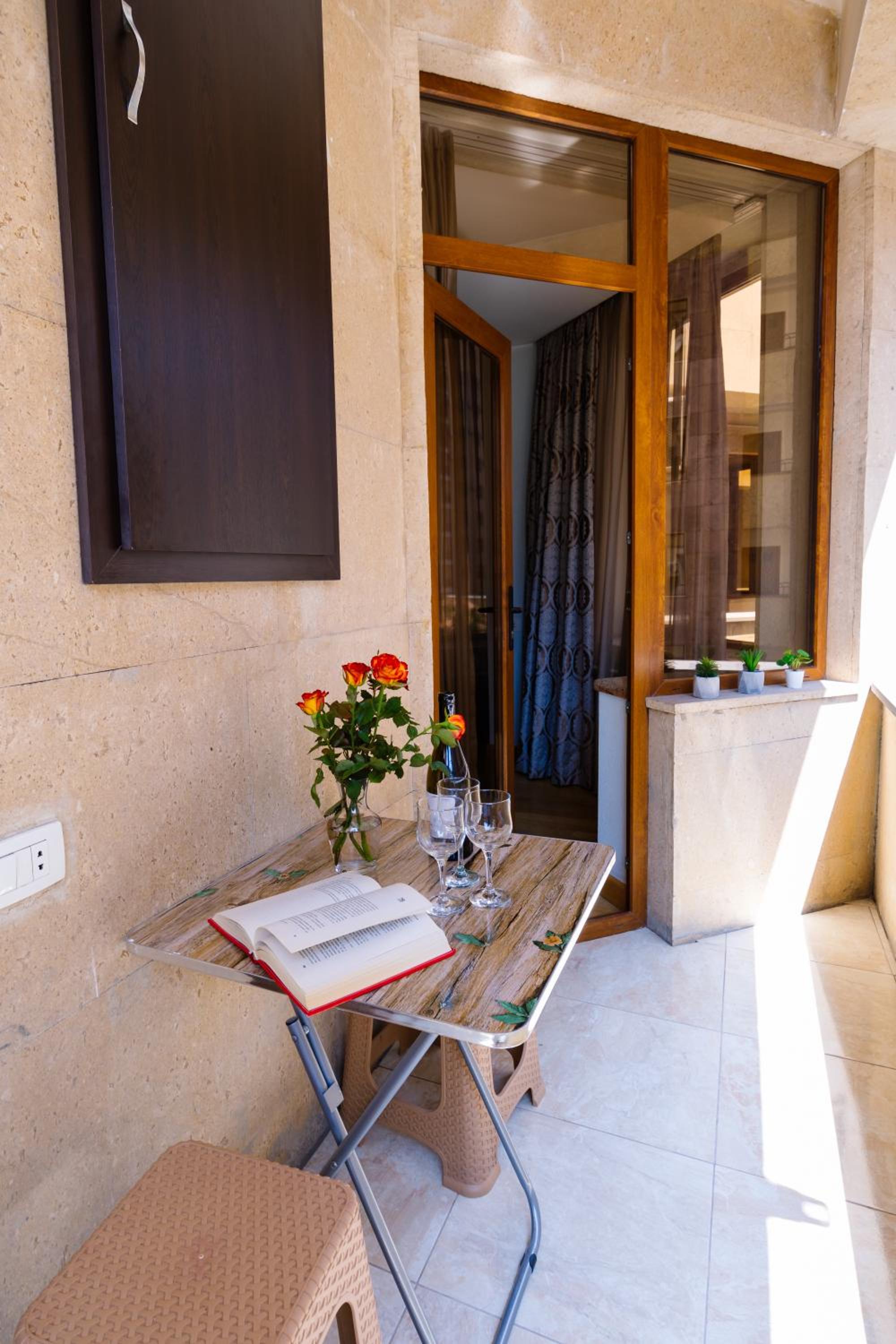 hotelise I The Paragon Apartment