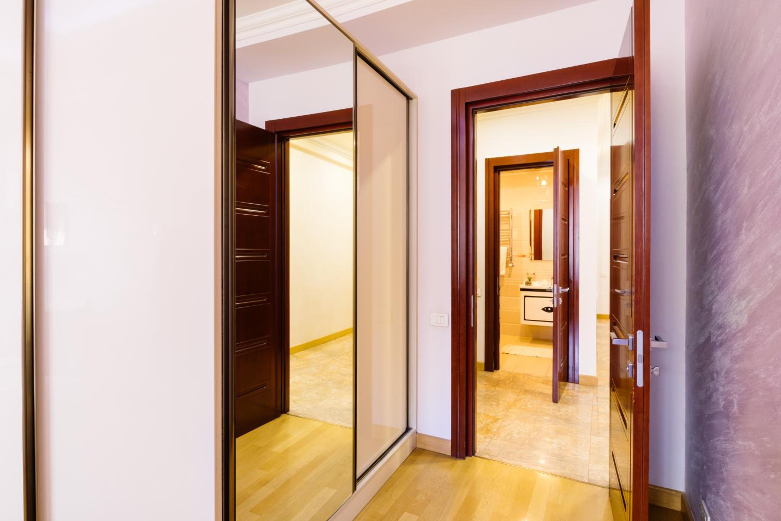 hotelise I The Paragon Apartment