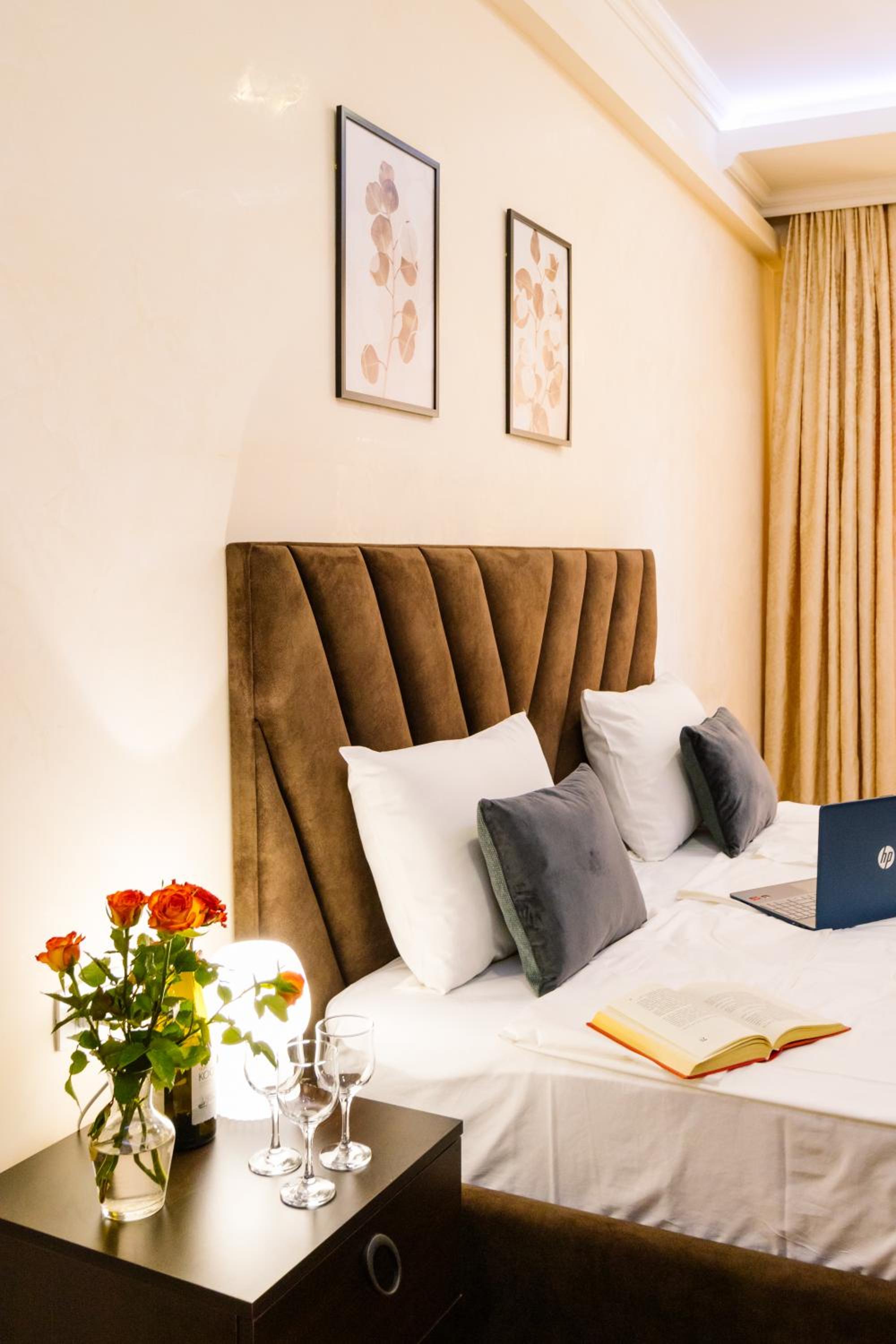 hotelise I The Paragon Apartment