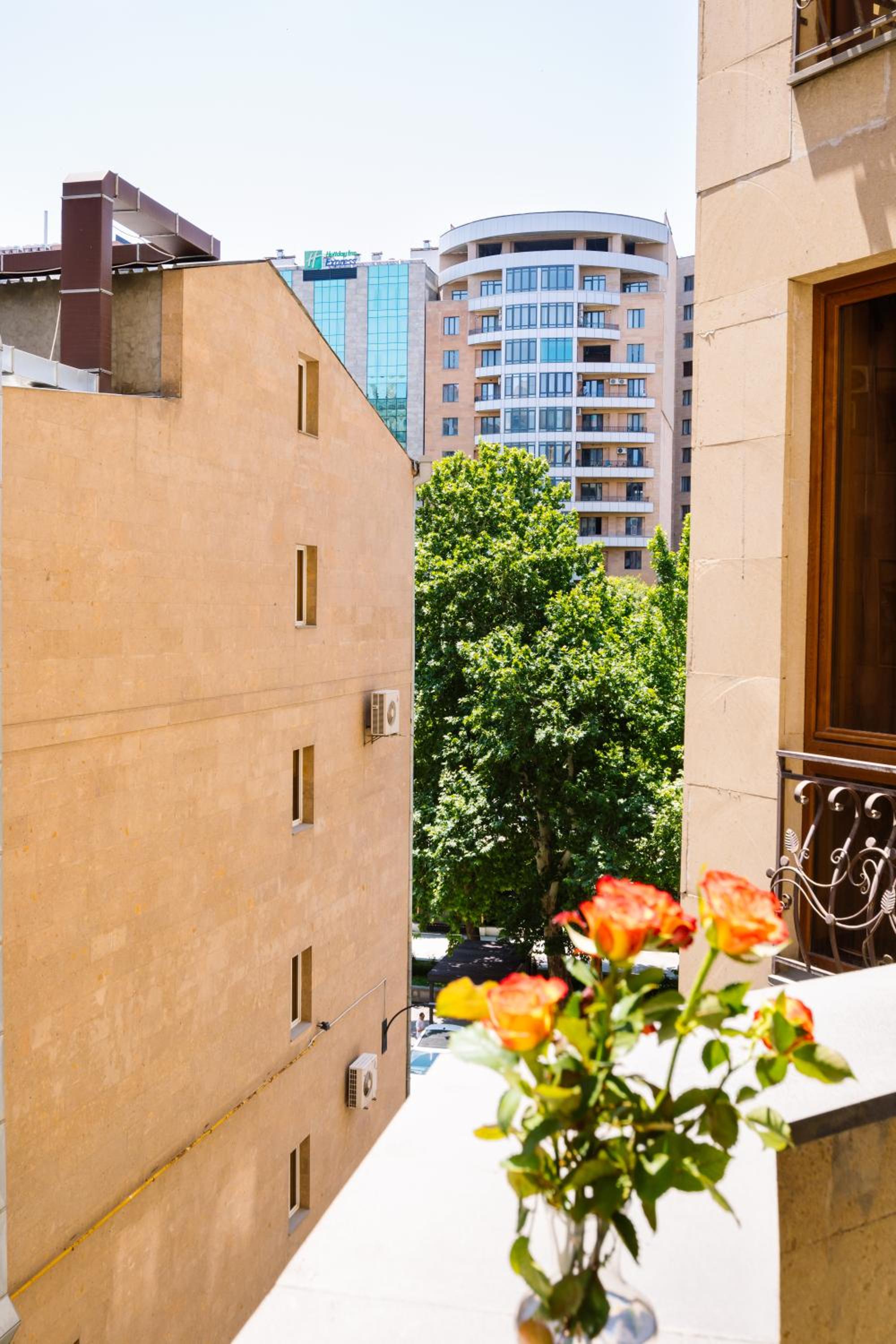 hotelise I The Paragon Apartment