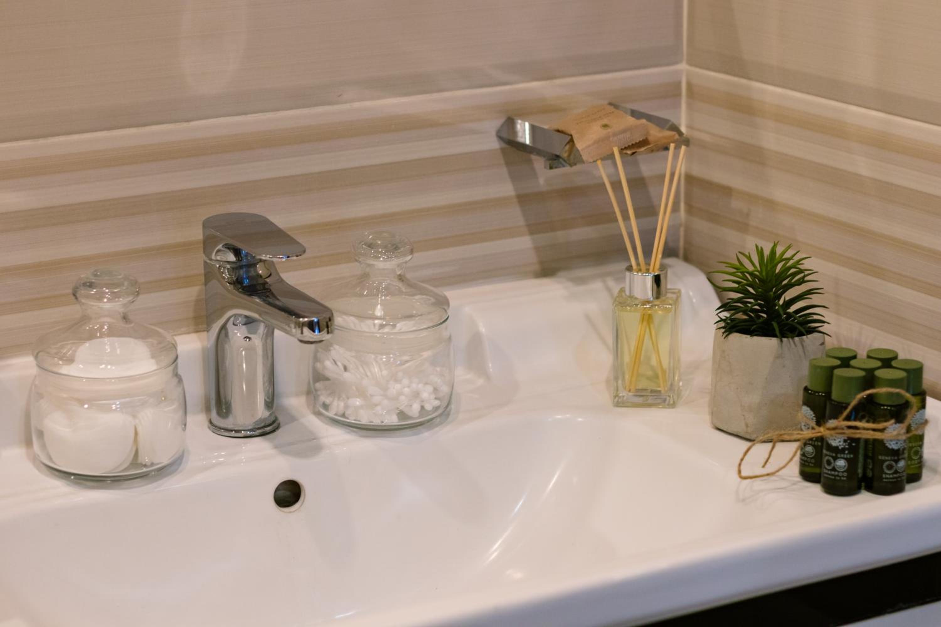 hotelise I The Paragon Apartment