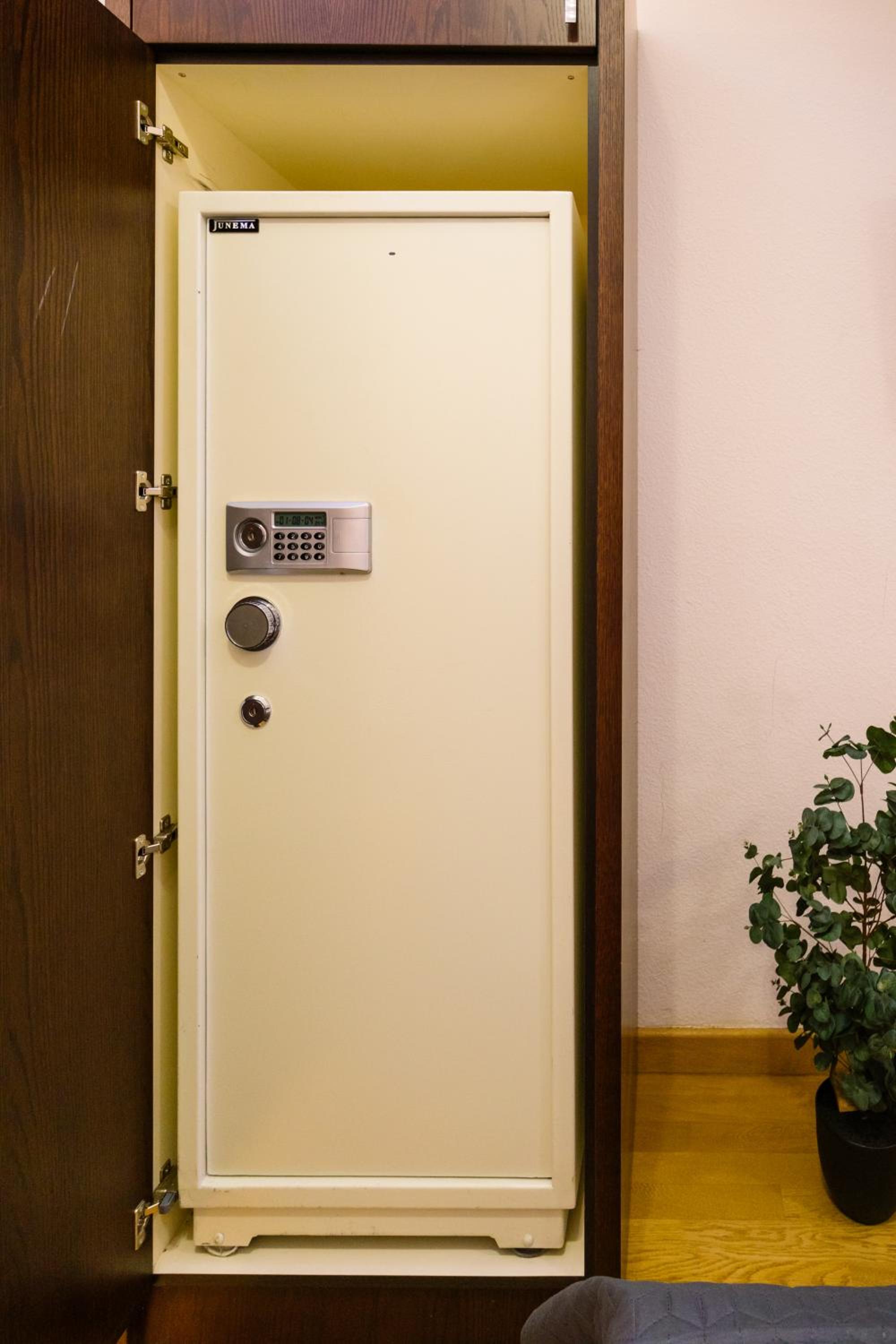 hotelise I The Paragon Apartment