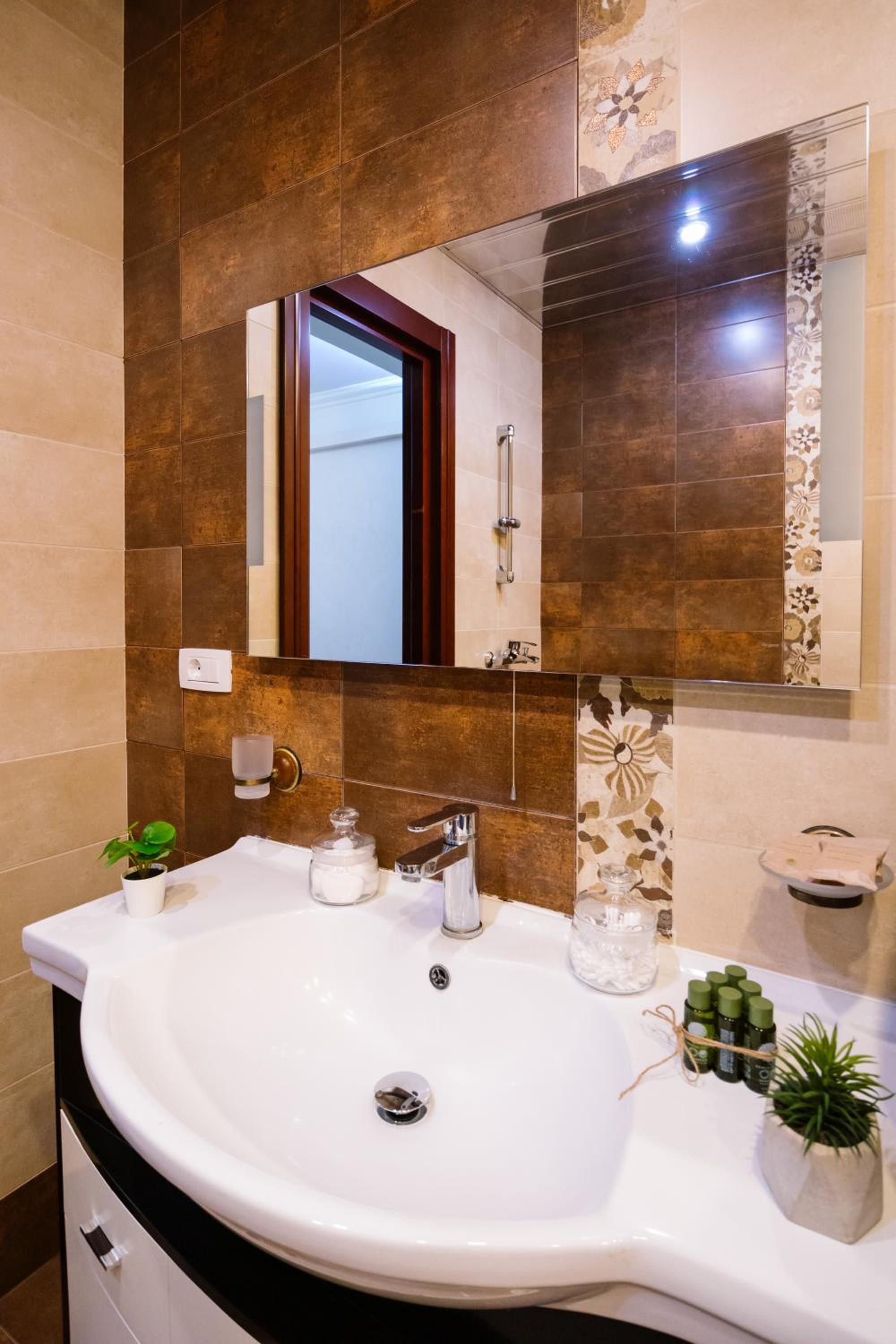 hotelise I The Paragon Apartment