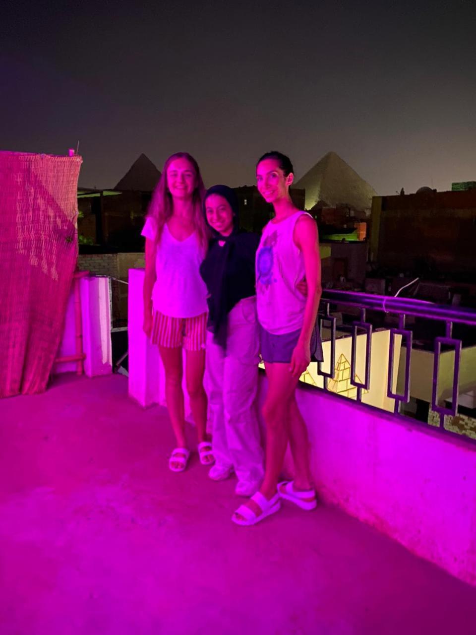 2 Jana Pyramids view inn