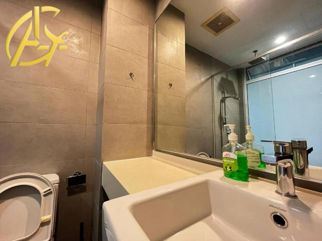 Honeymoon Suite By A Legacy Hotel - KLCC Lake View