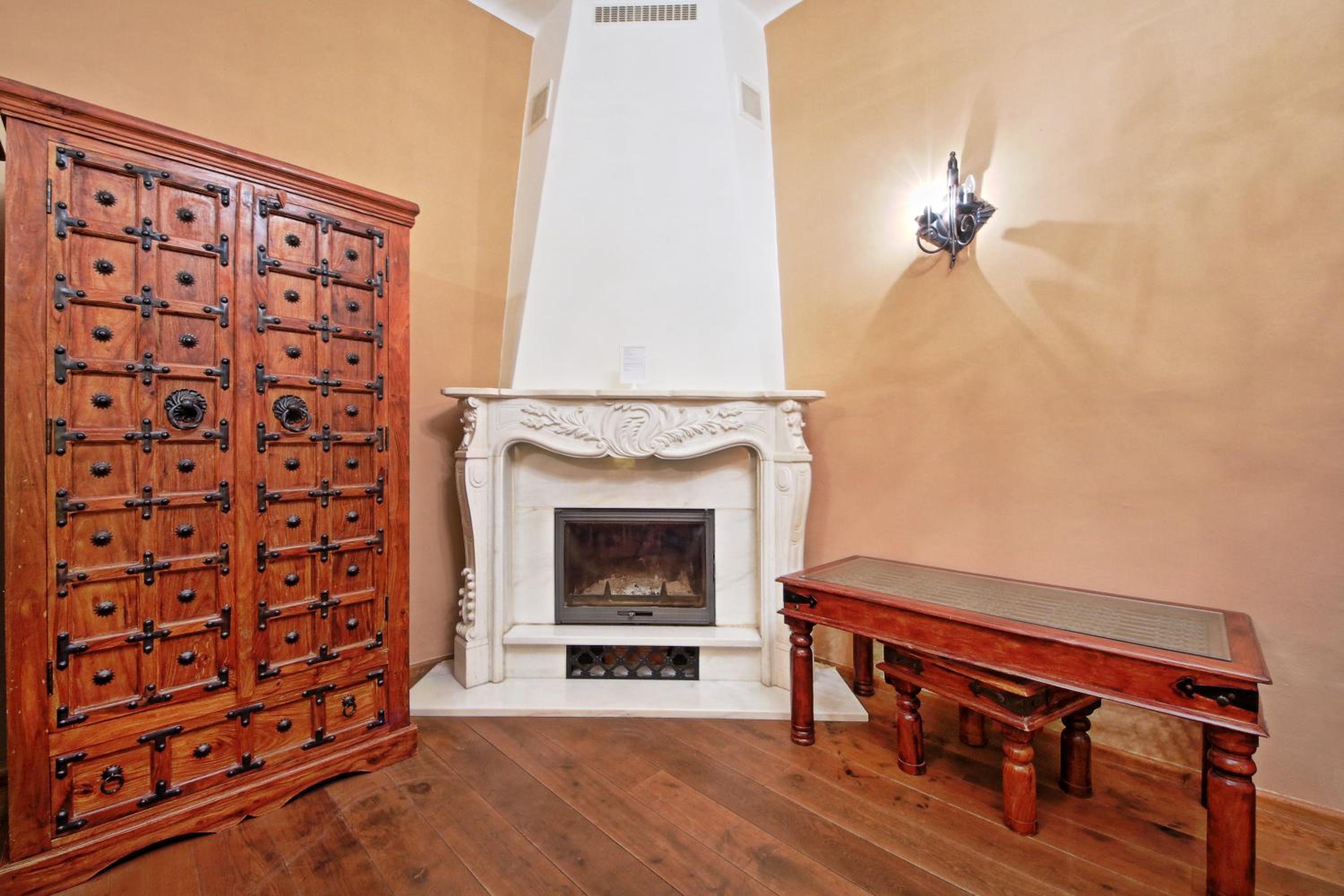 Rose Antique Apartment