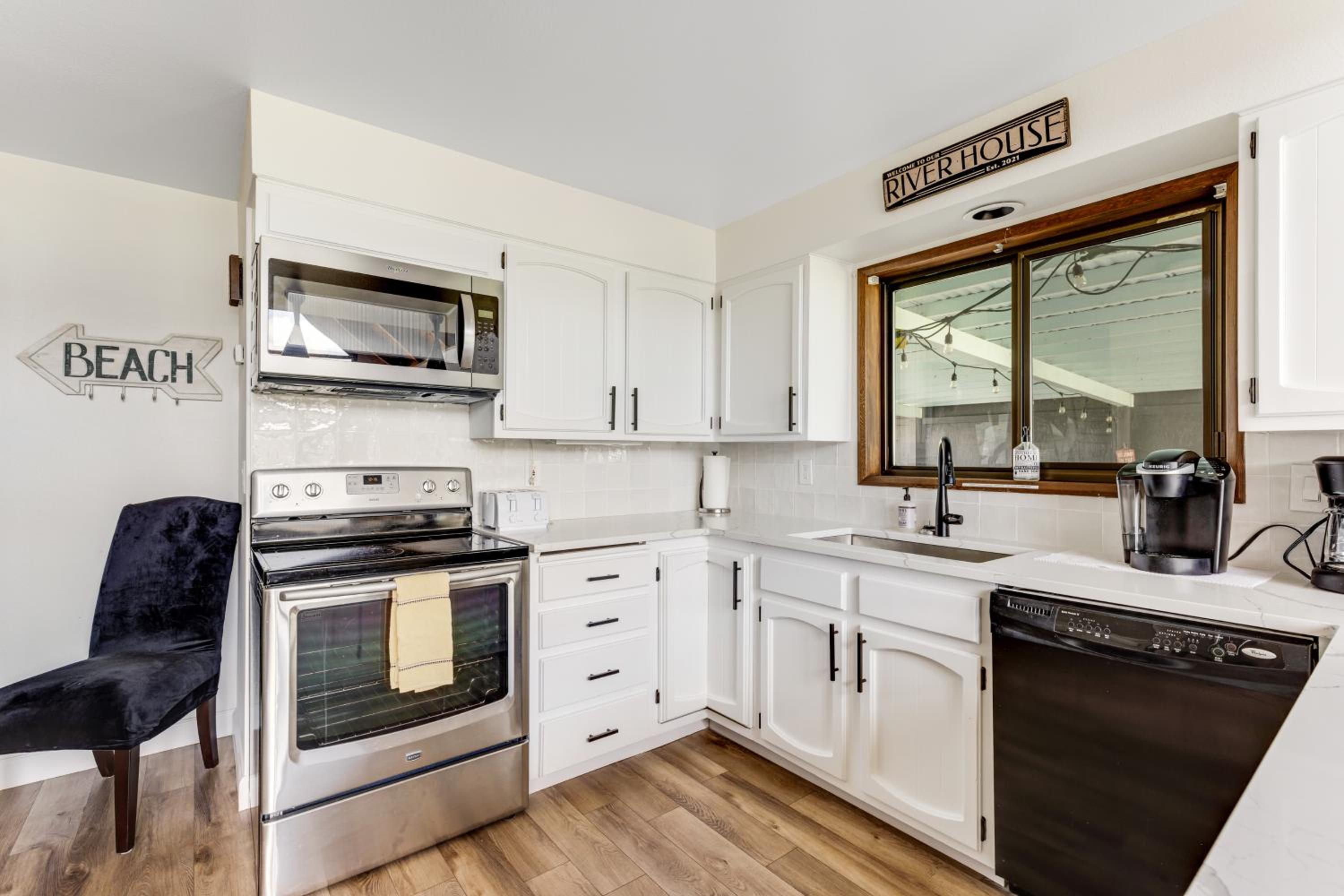 Private Dock! Escape on the River in Cathlamet