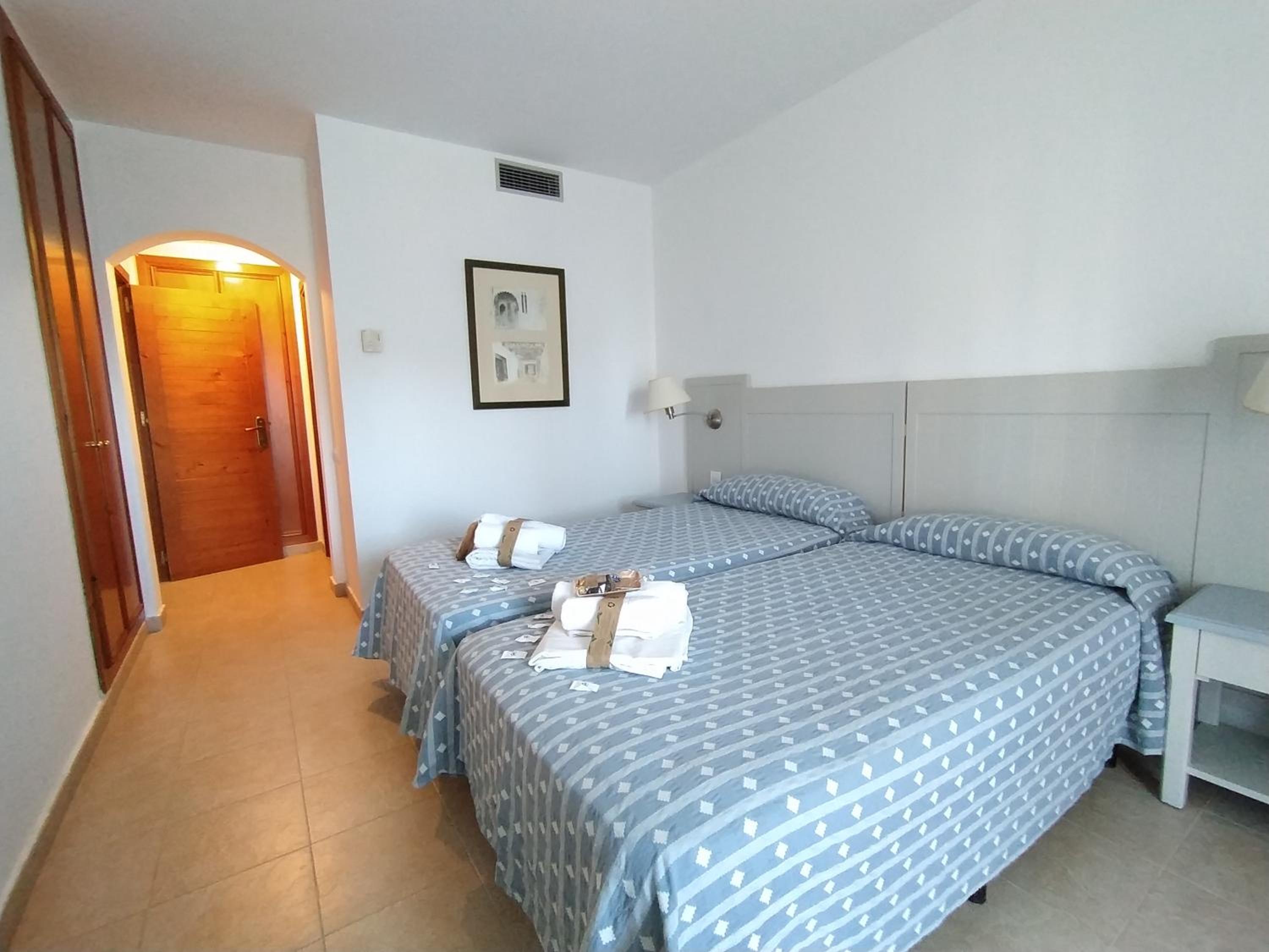 APARTAMENTO DOS DORMITORIOS VISTAS JARDÍN