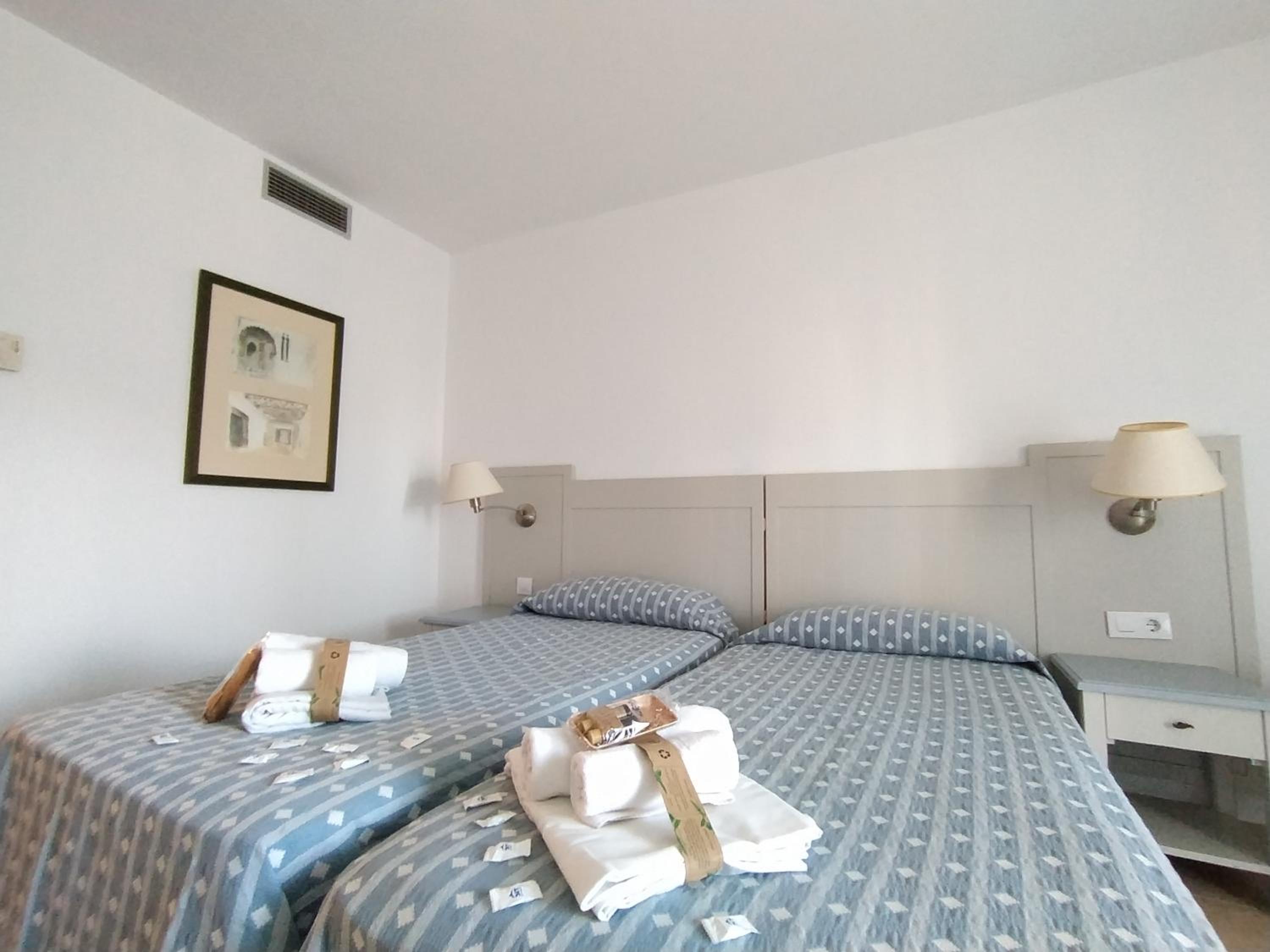 APARTAMENTO DOS DORMITORIOS VISTAS JARDÍN