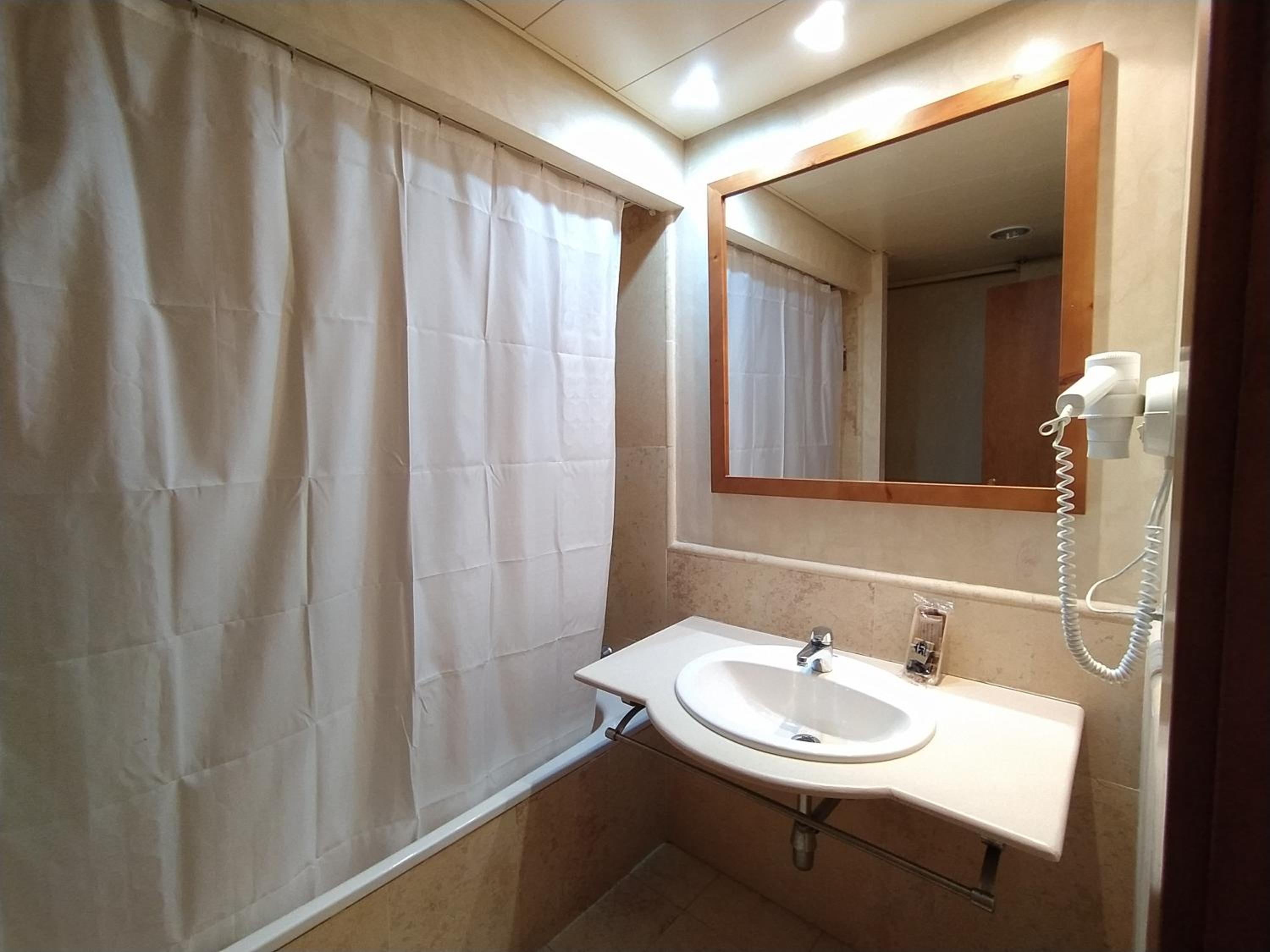 APARTAMENTO DOS DORMITORIOS VISTAS JARDÍN