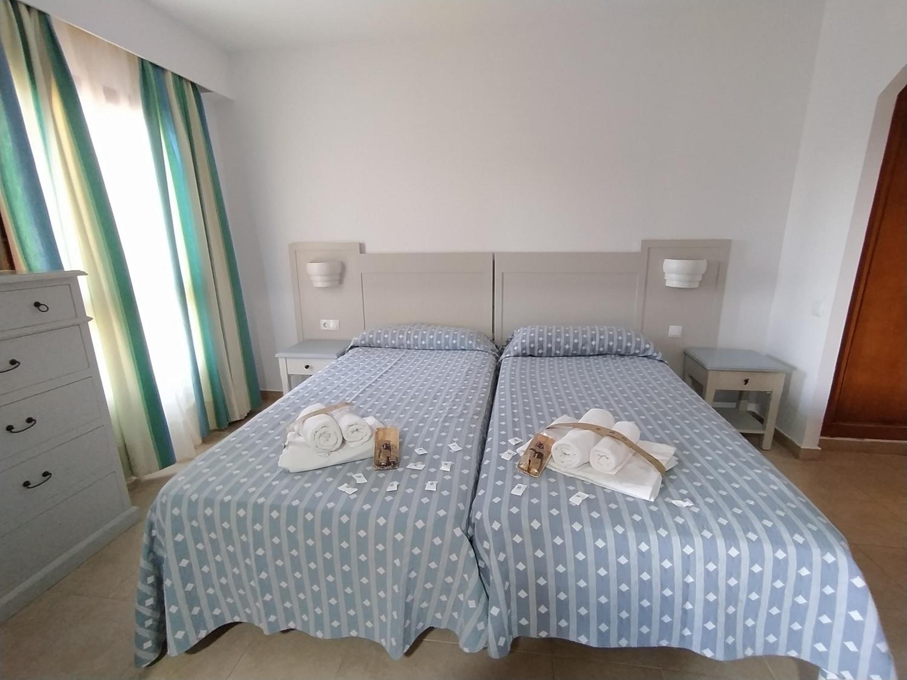 APARTAMENTO DOS DORMITORIOS VISTAS JARDÍN