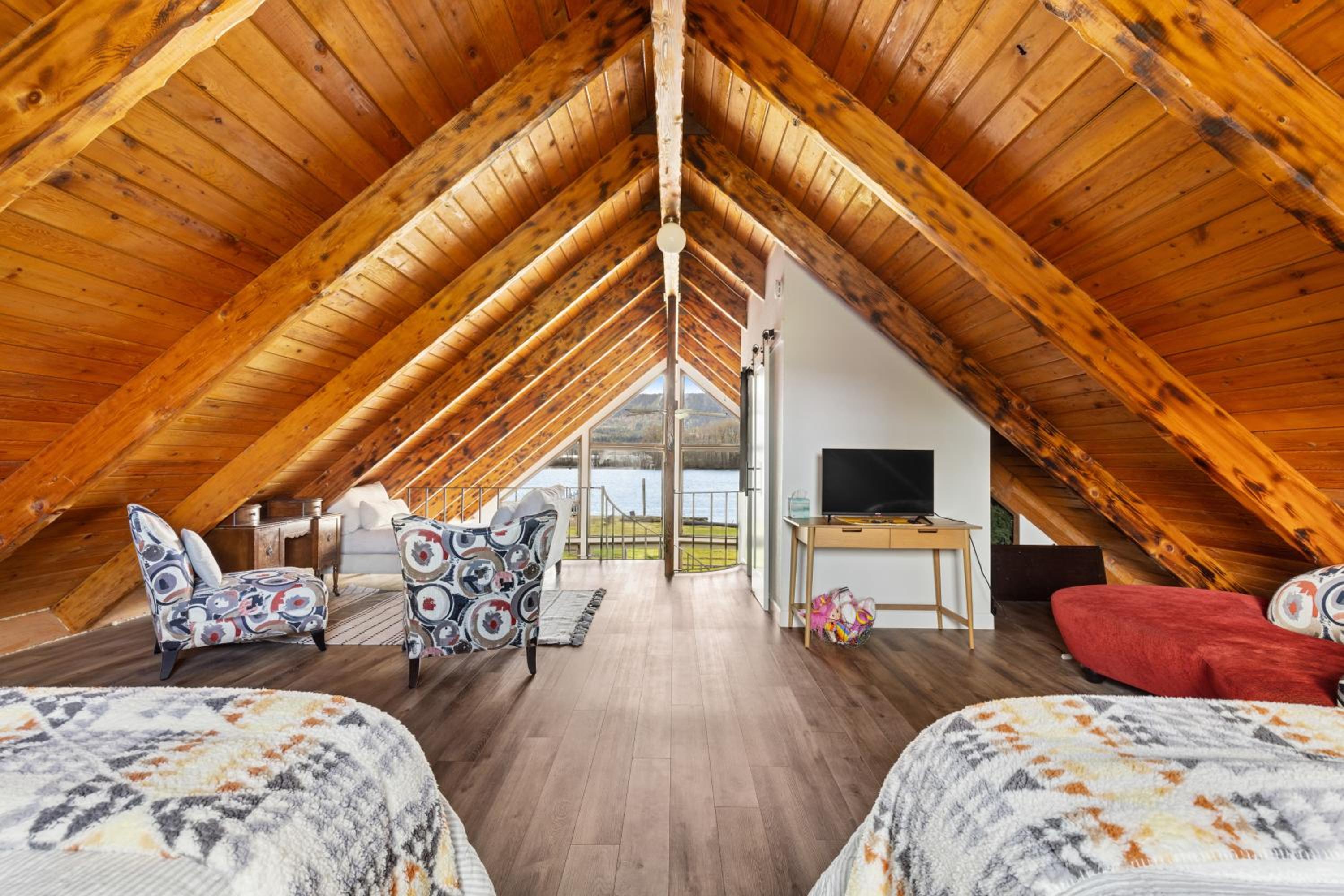 Private Dock! Escape on the River in Cathlamet