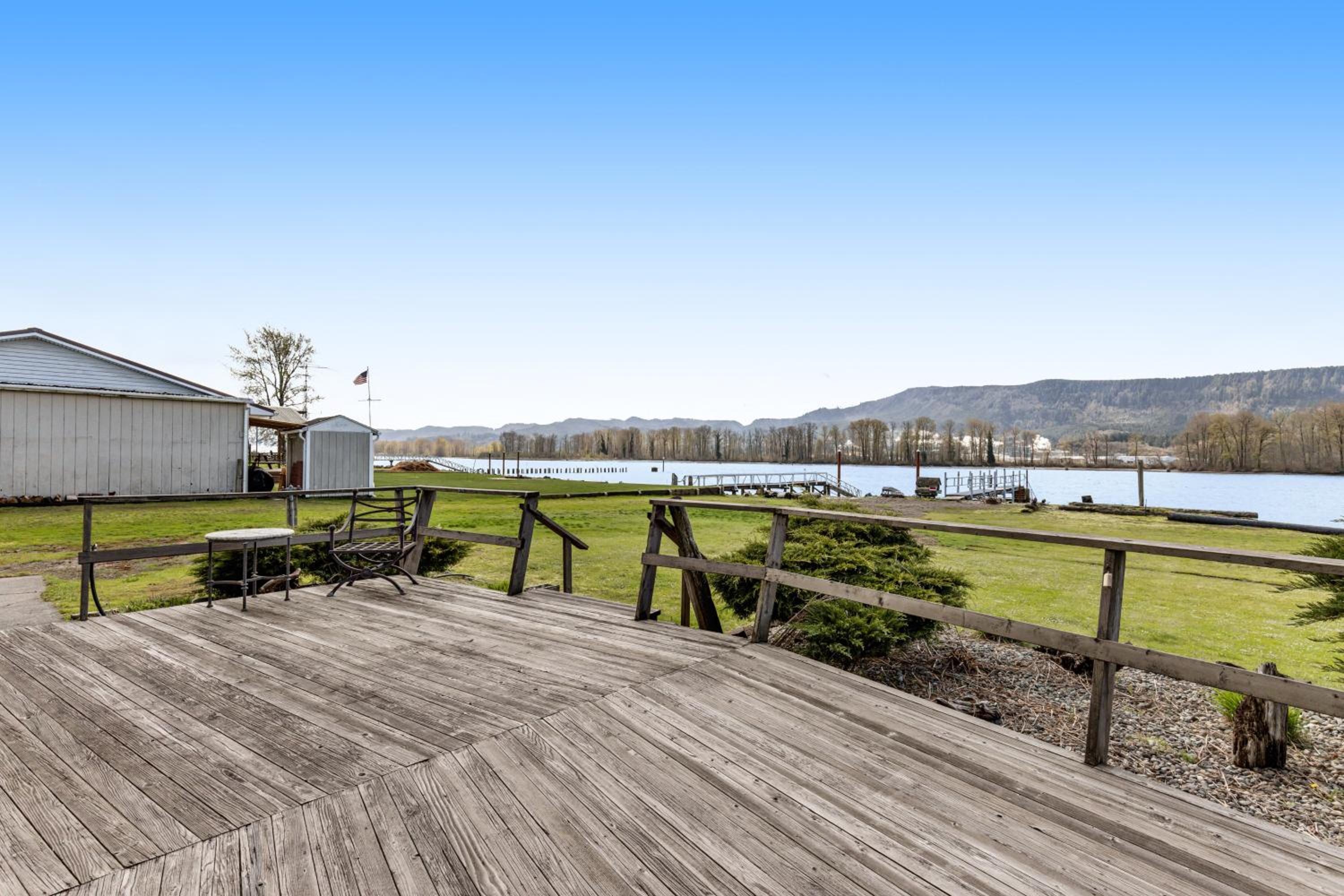 Private Dock! Escape on the River in Cathlamet