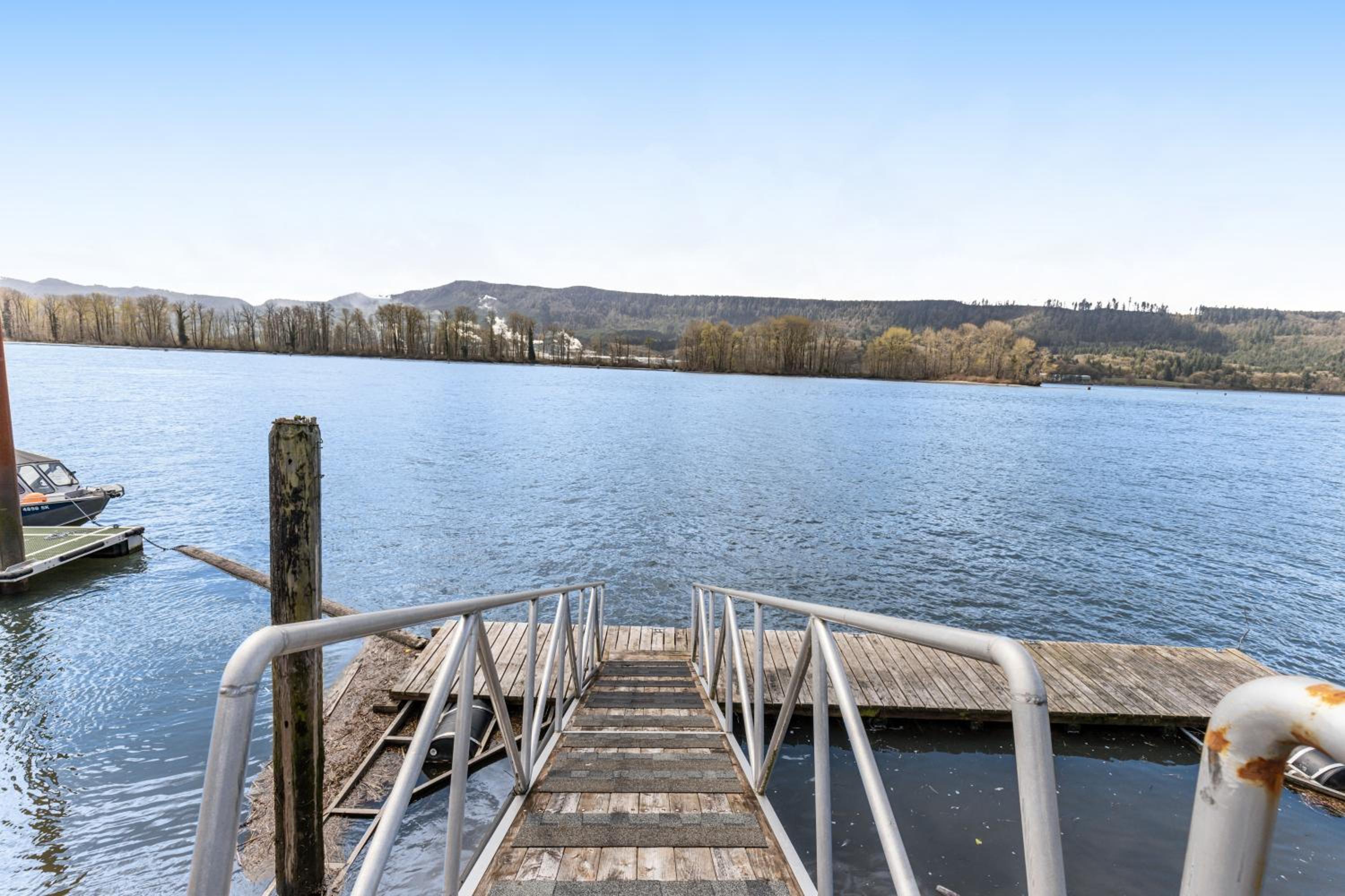 Private Dock! Escape on the River in Cathlamet