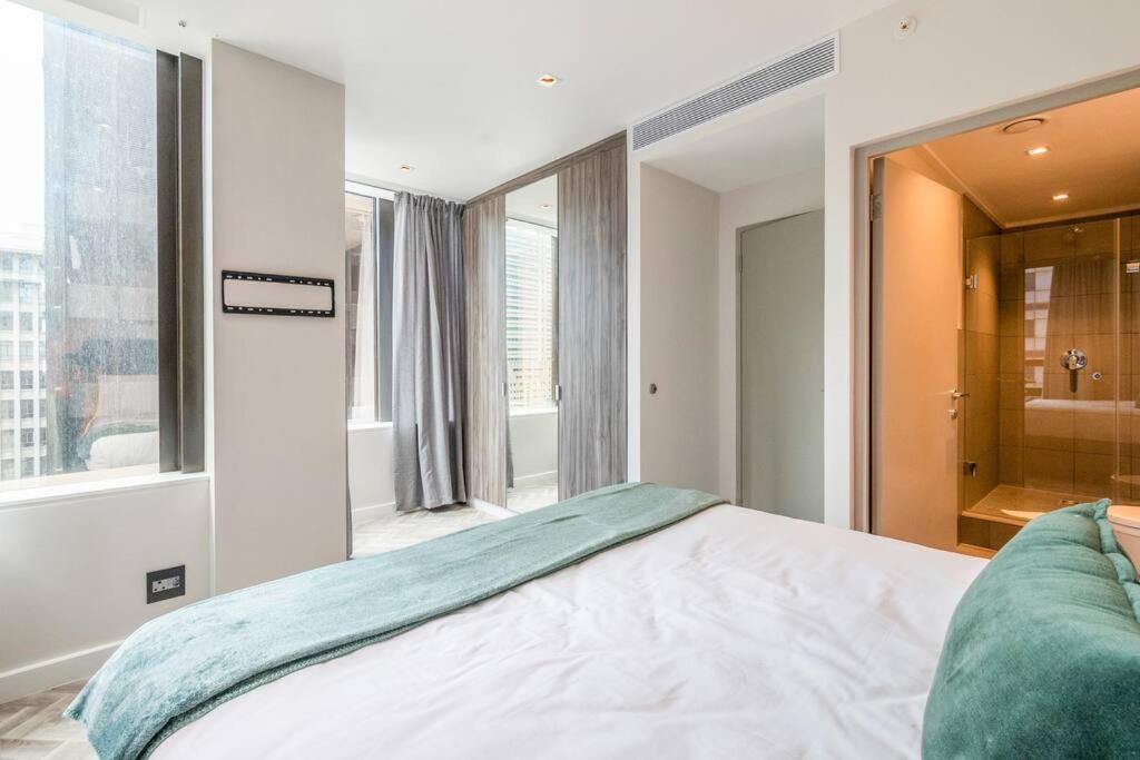 Luxurious One Bed apartment view 3
