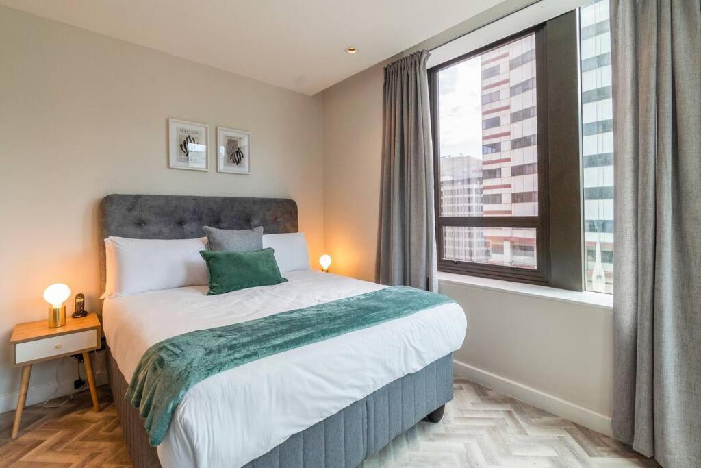 Luxurious One Bed apartment view 5