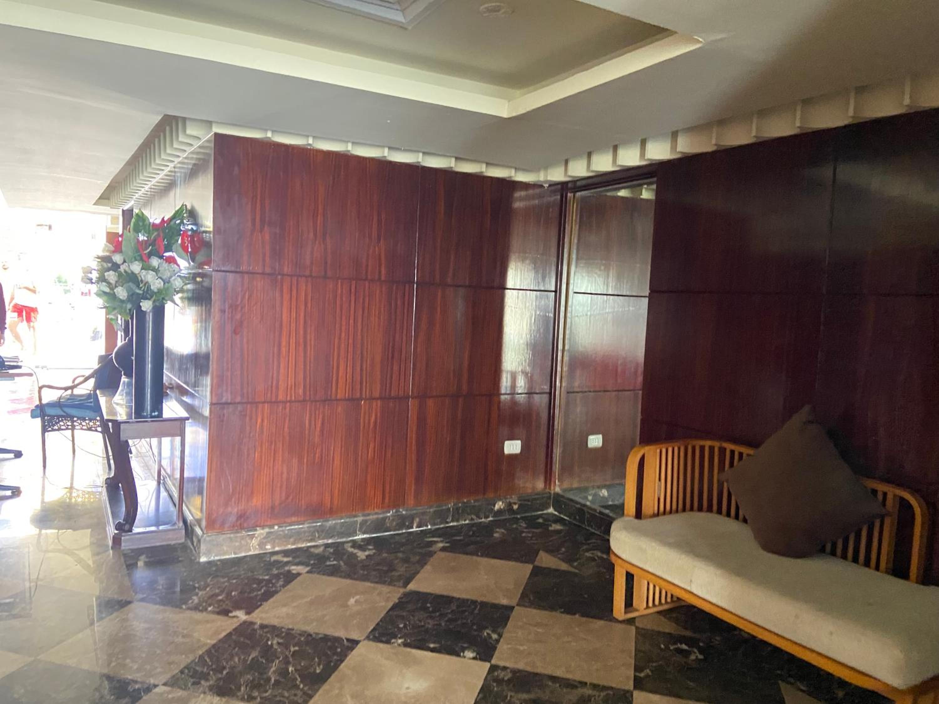 Executive Royal Tower Apartments - Sky Lounge