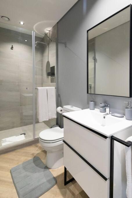 Stunning two bed, amazing views view 4