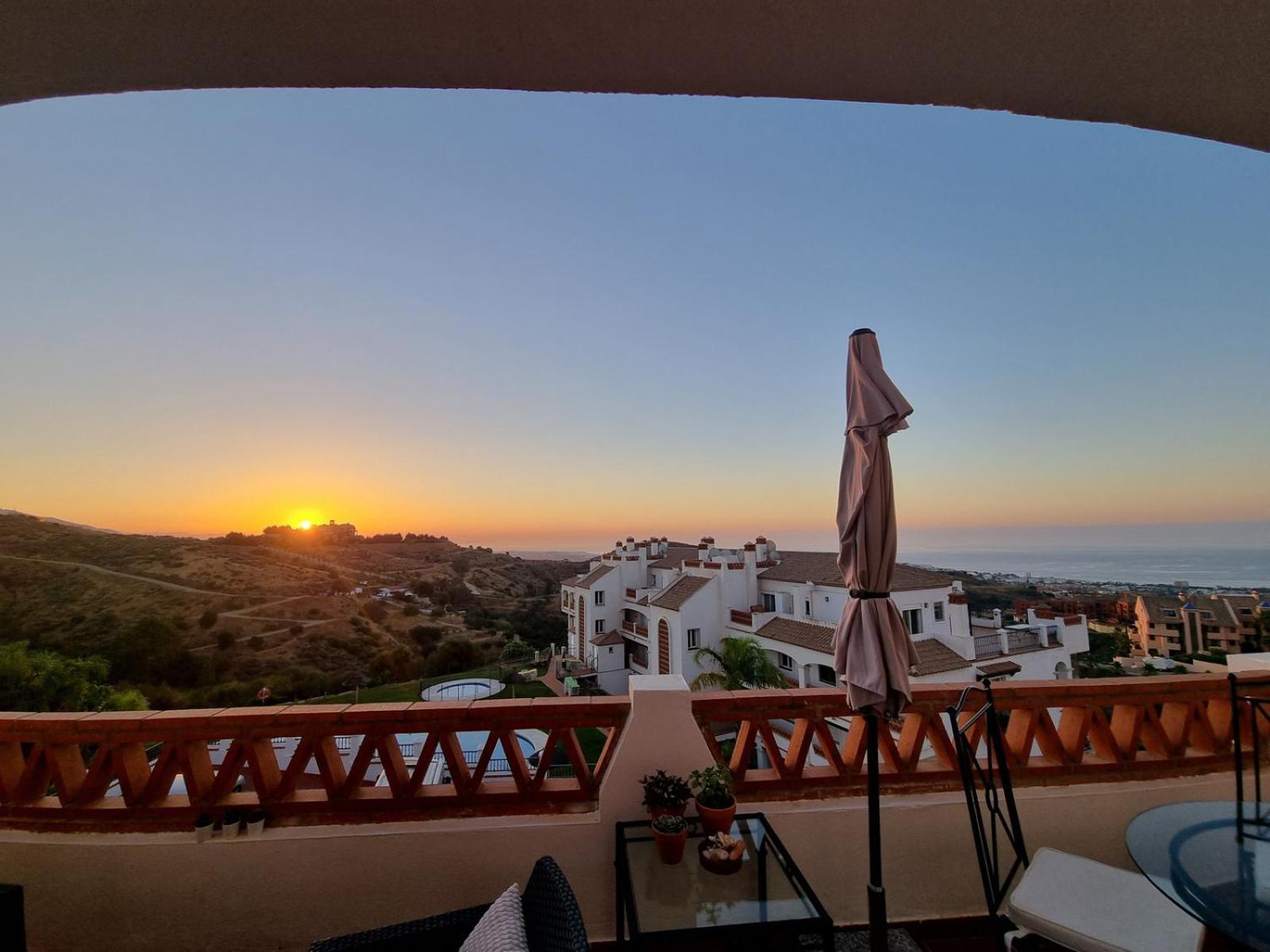 Elegant apartment with fantastic views At the top of Calahonda photo 2