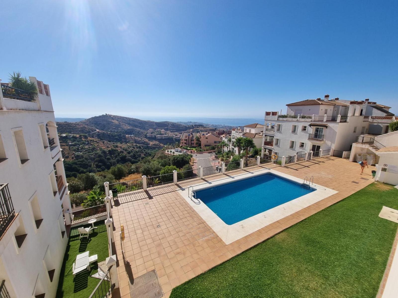 Elegant apartment with fantastic views At the top of Calahonda