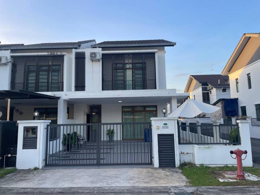 Spacious end lot house at Rini Homes photo 6