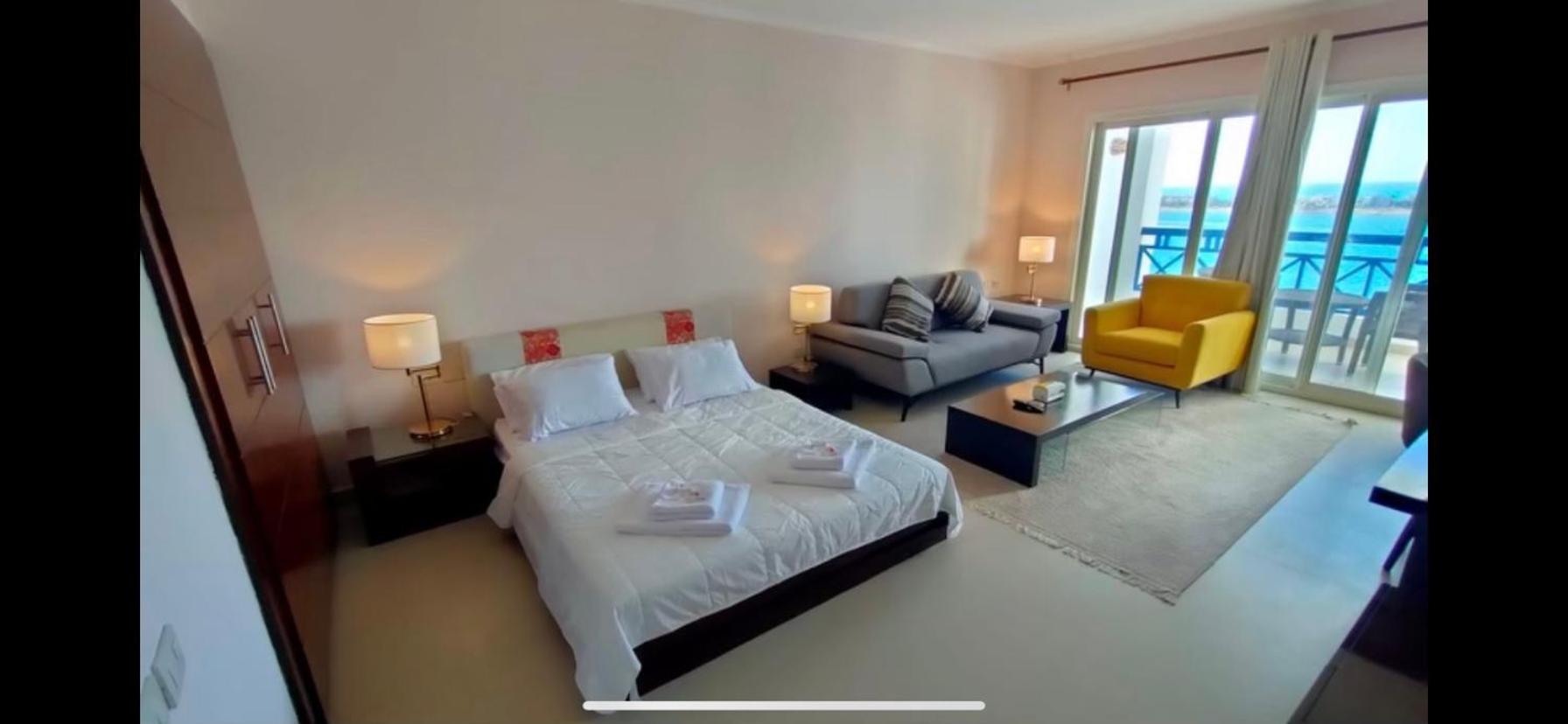 Executive Royal Tower Apartments - Sky Lounge
