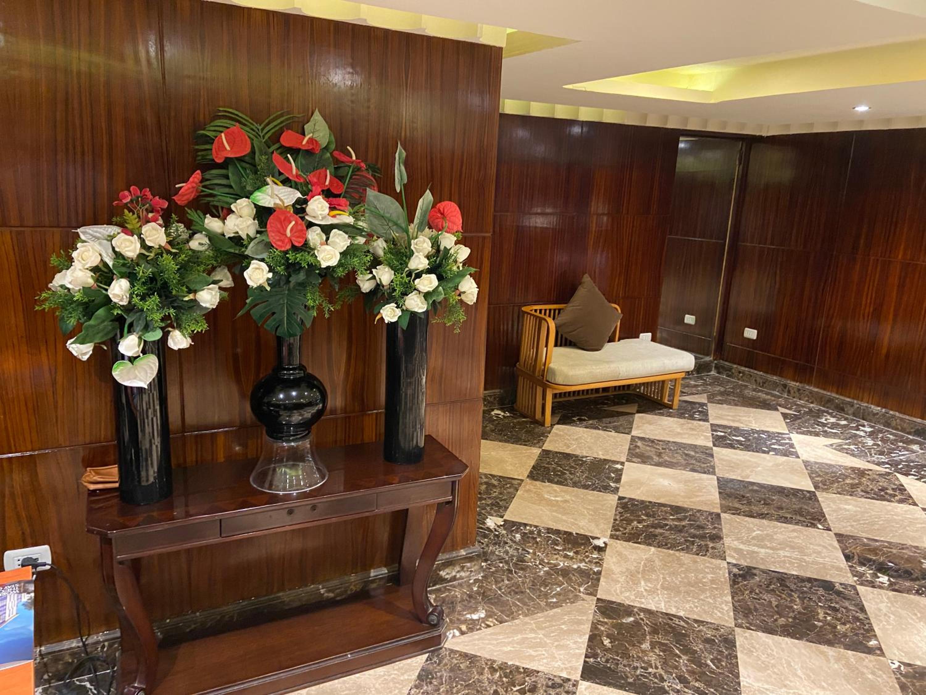 Executive Royal Tower Apartments - Sky Lounge