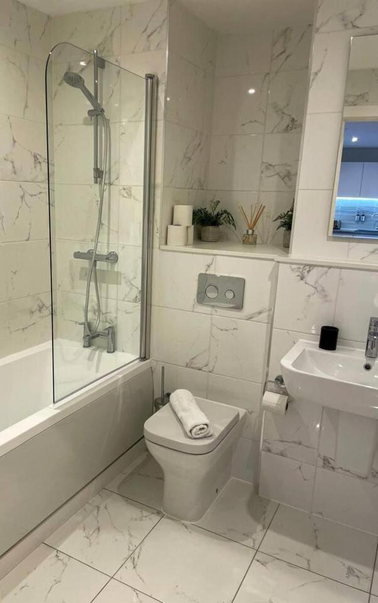 Remarkable 2-Bed Apartment in Birmingham view 2