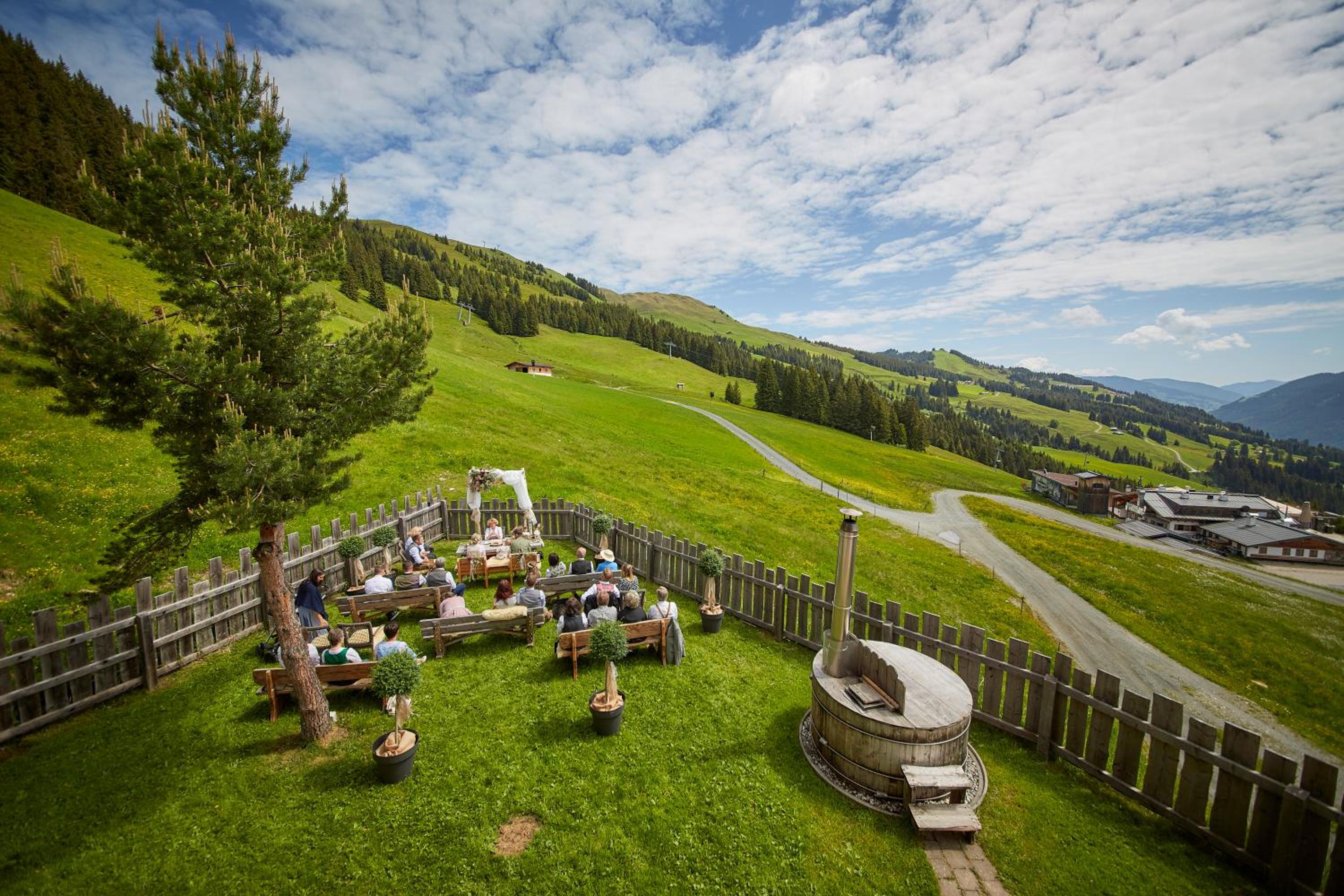 Wallegg Lodge - Alpine Premium Chalet - Ski In-Ski Out - Real Alpine Location Saalbach